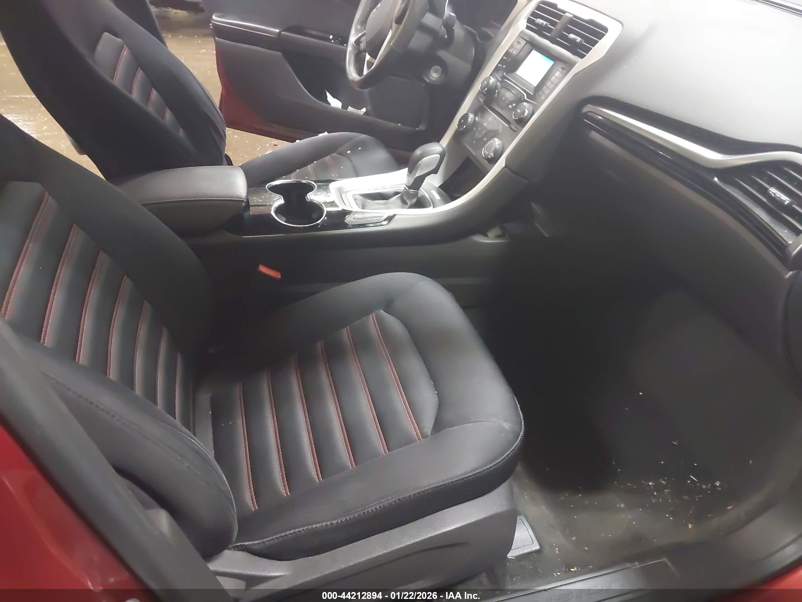 FORD FUSION image 5