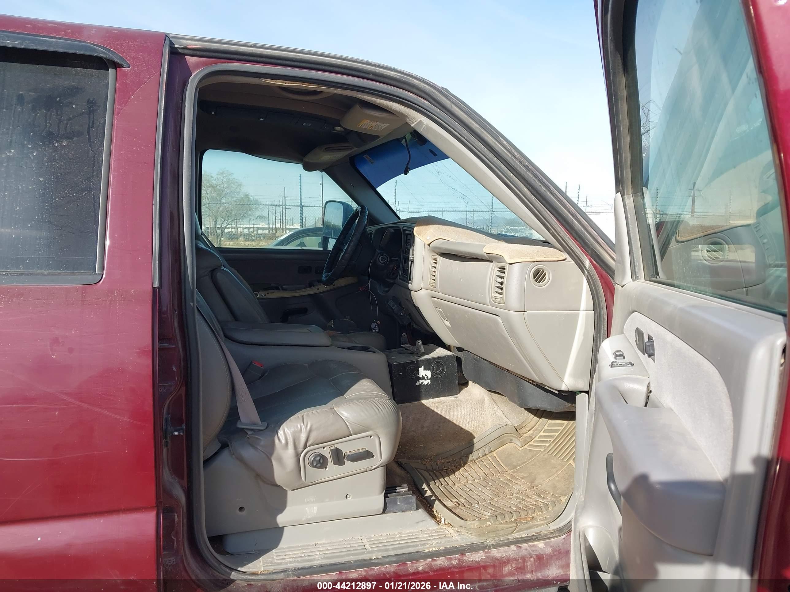 CHEVROLET SILVERADO image 5