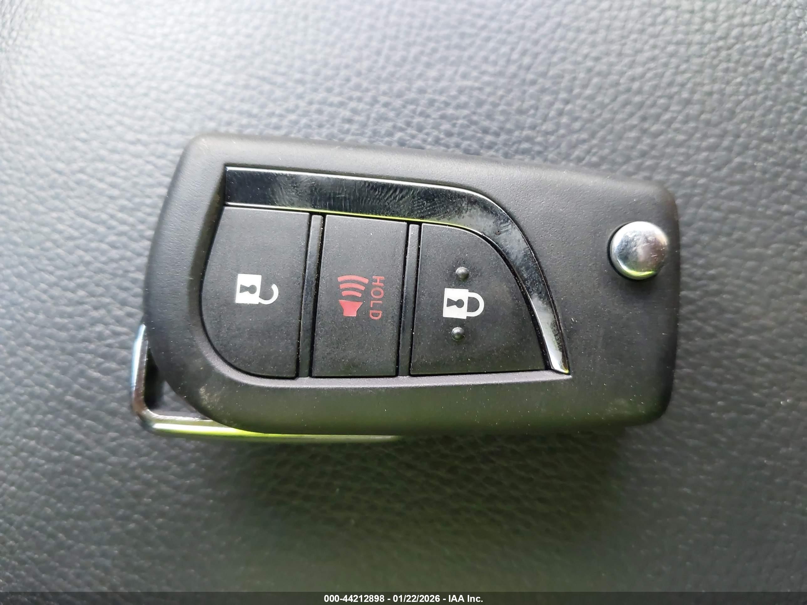 TOYOTA RAV4 image 11
