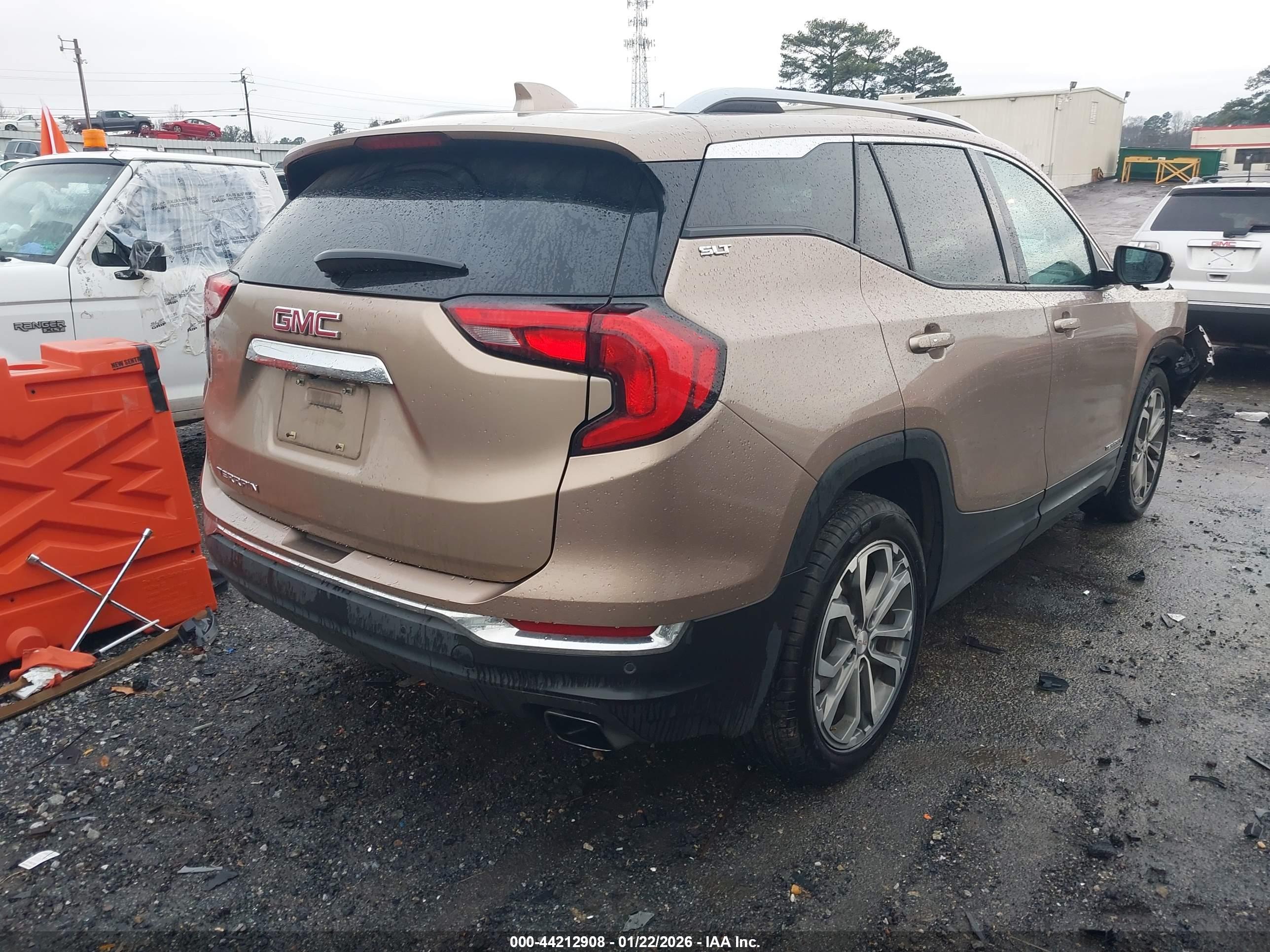 GMC TERRAIN image 4