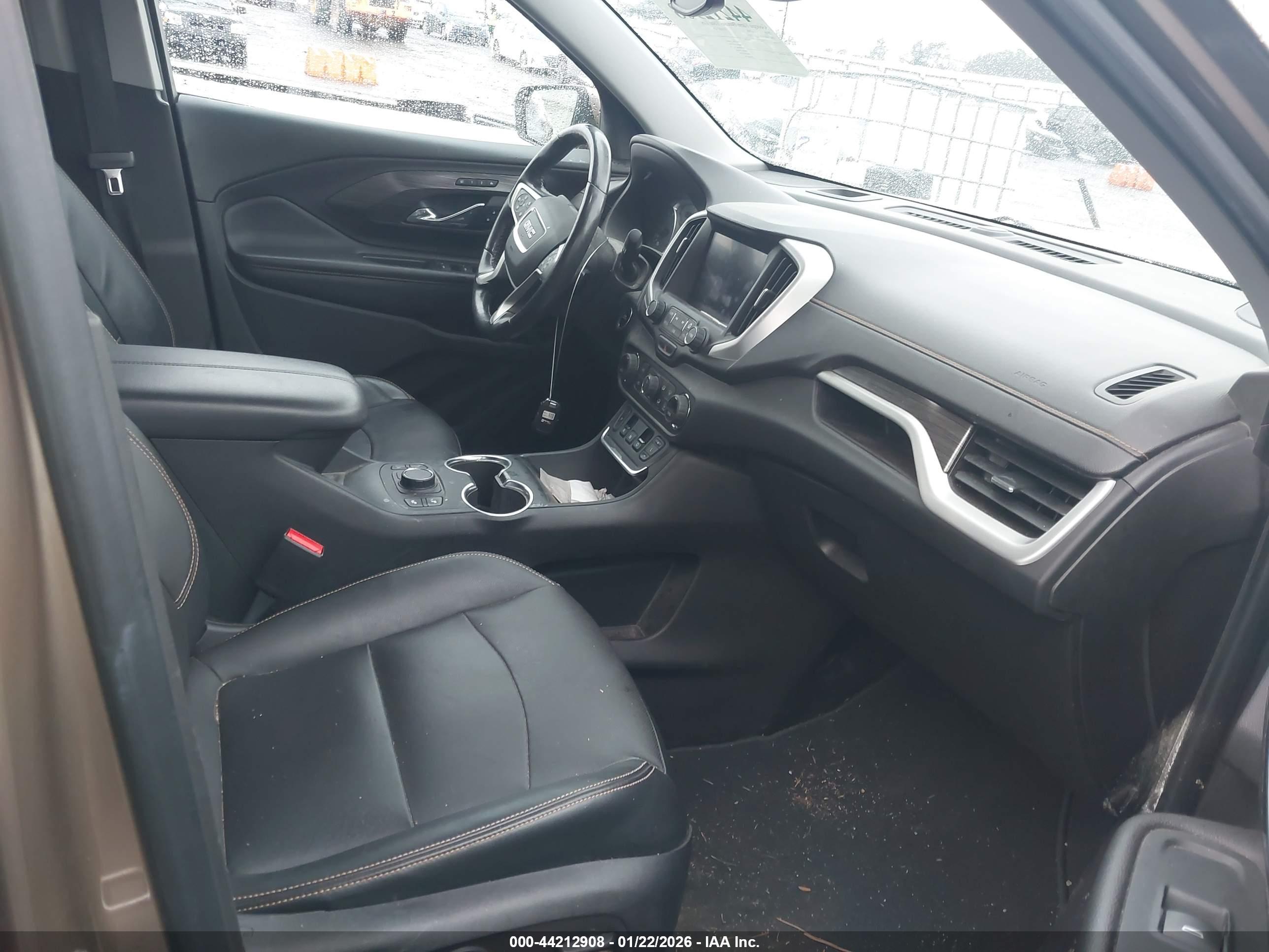 GMC TERRAIN image 5
