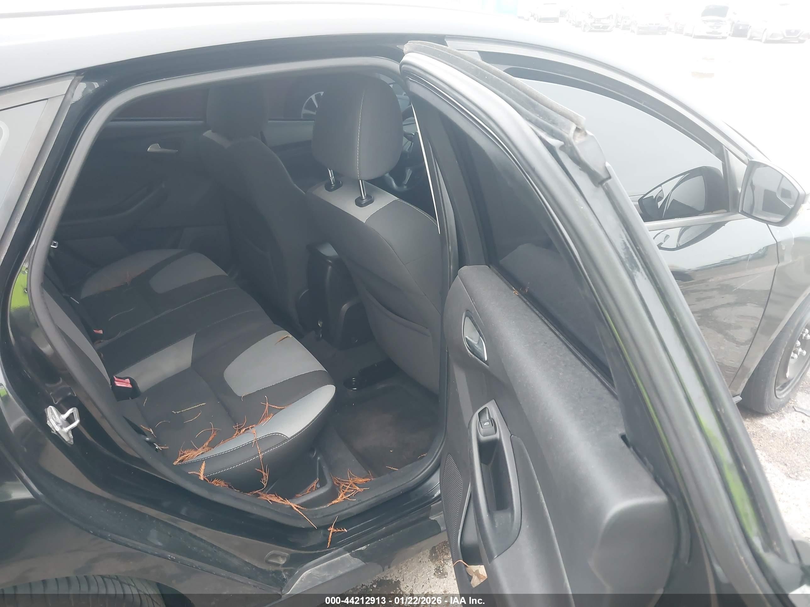 FORD FOCUS image 8