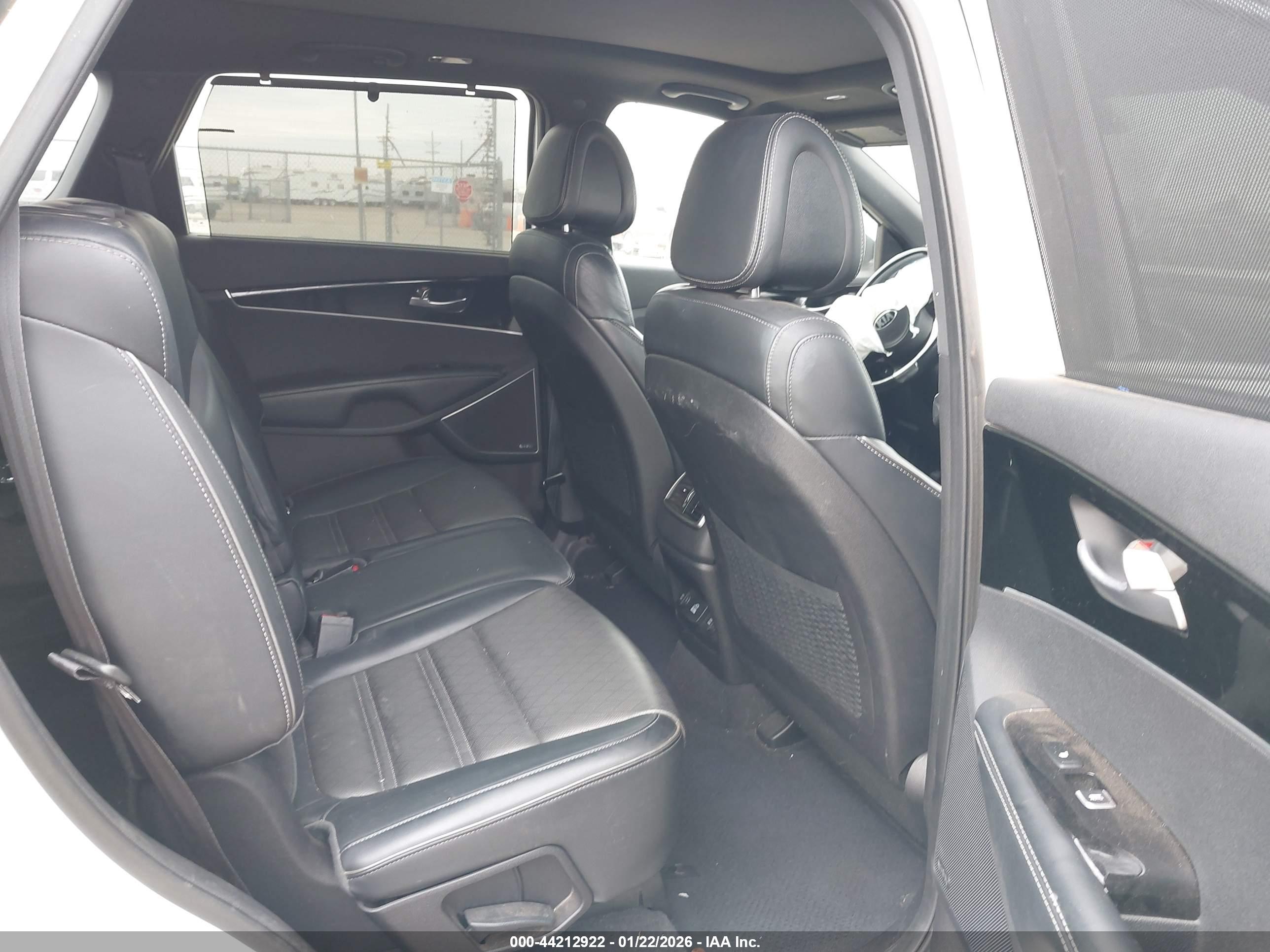 KIA SORENTO image 8