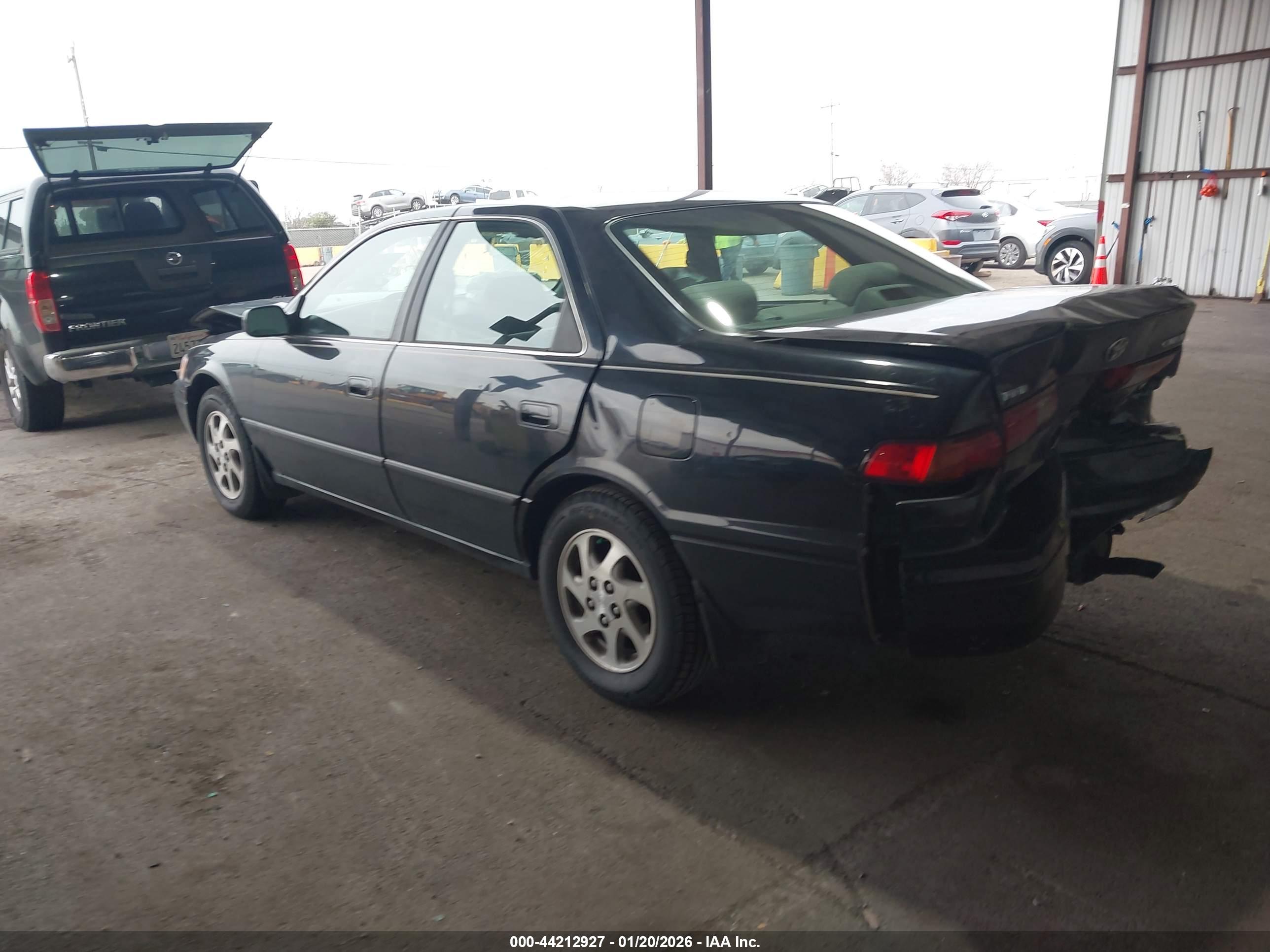 TOYOTA CAMRY image 3