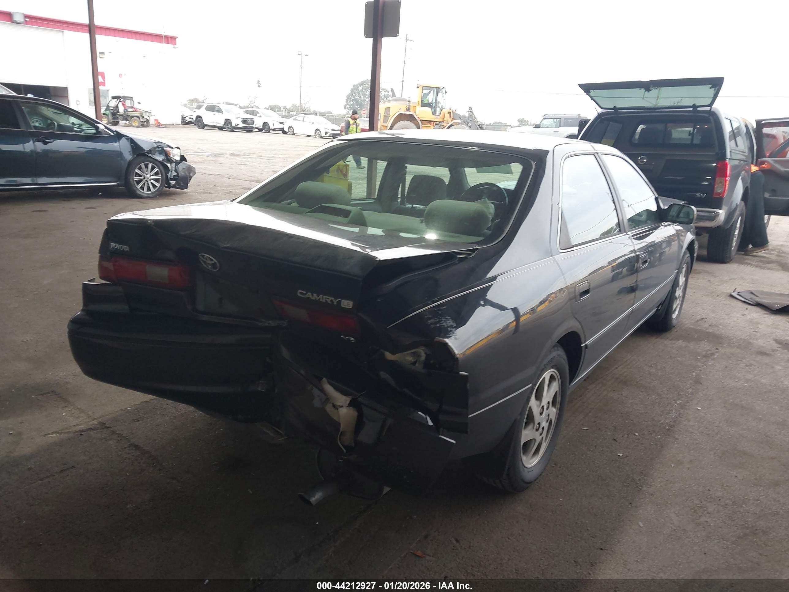 TOYOTA CAMRY image 4
