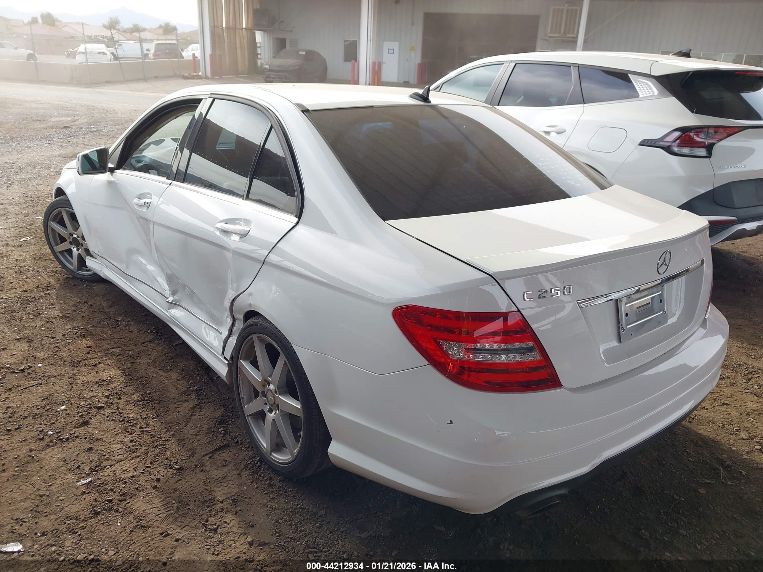 MERCEDES-BENZ C-CLASS image 3
