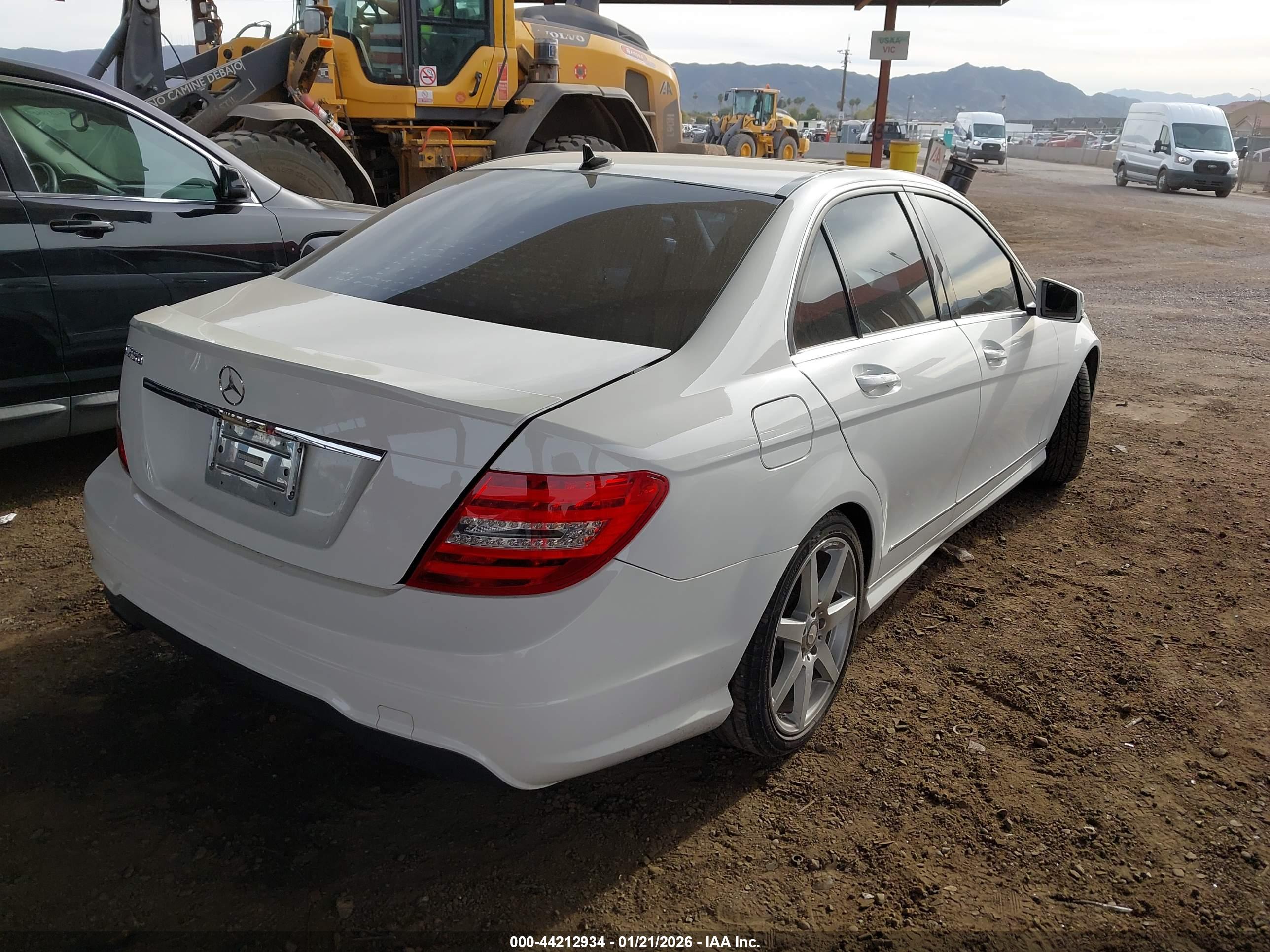 MERCEDES-BENZ C-CLASS image 4