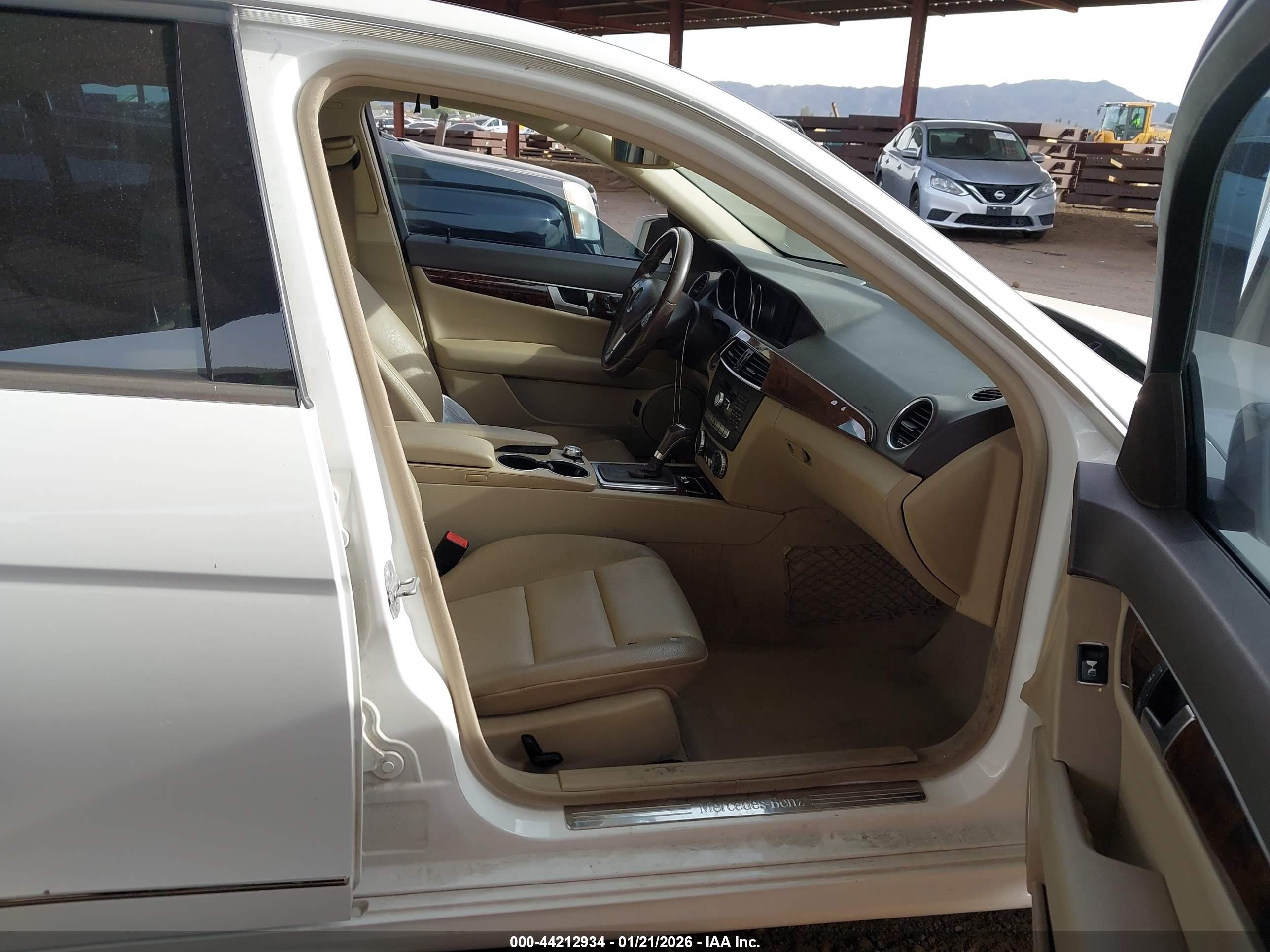 MERCEDES-BENZ C-CLASS image 5