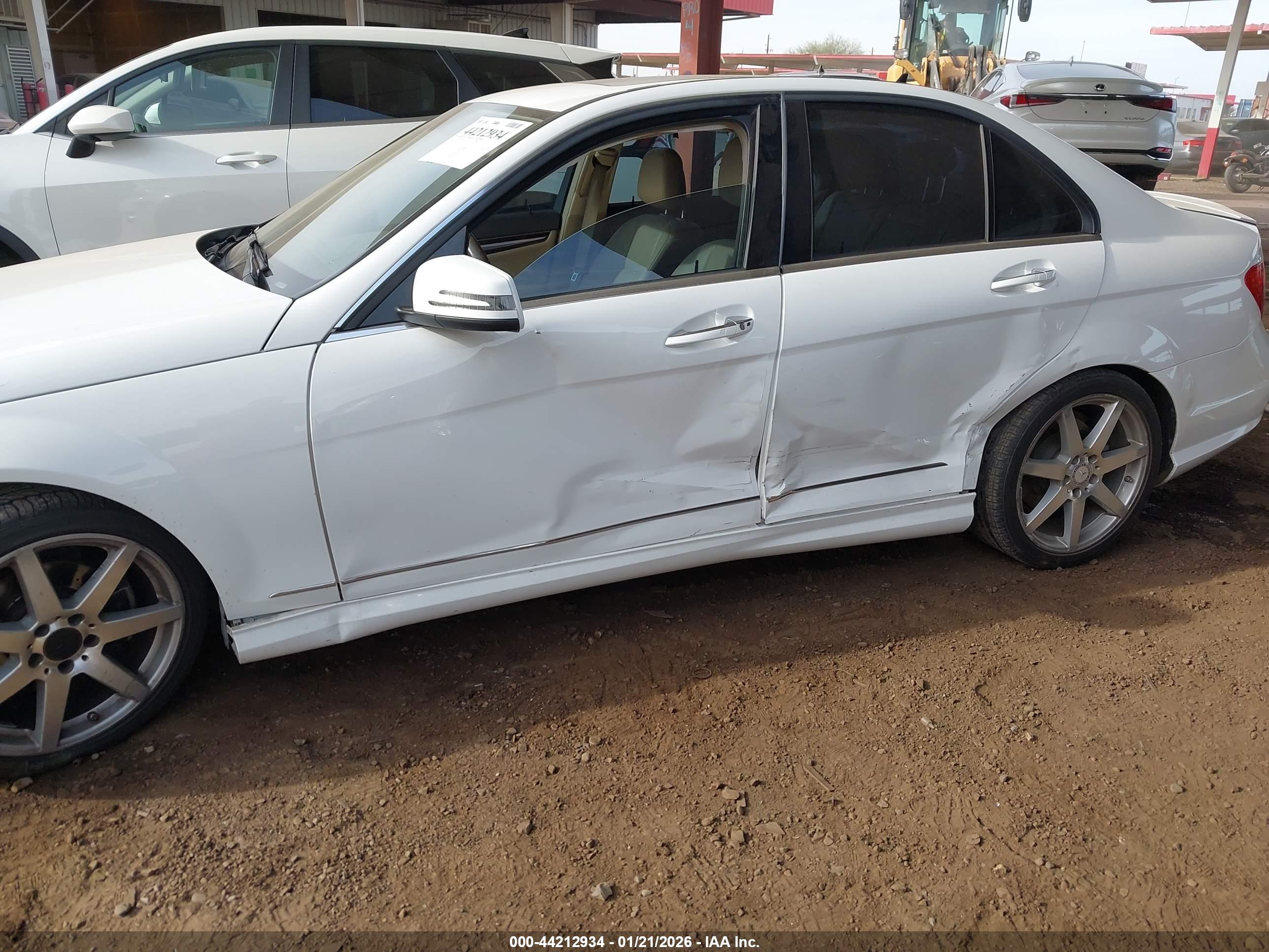 MERCEDES-BENZ C-CLASS image 6