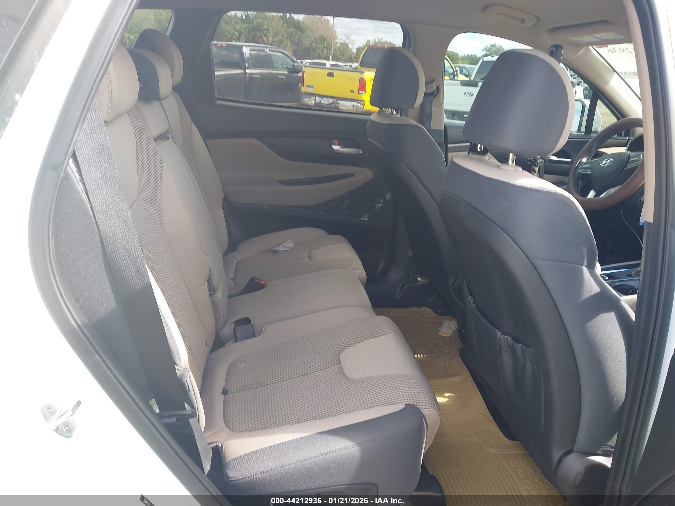 HYUNDAI SANTA image 8