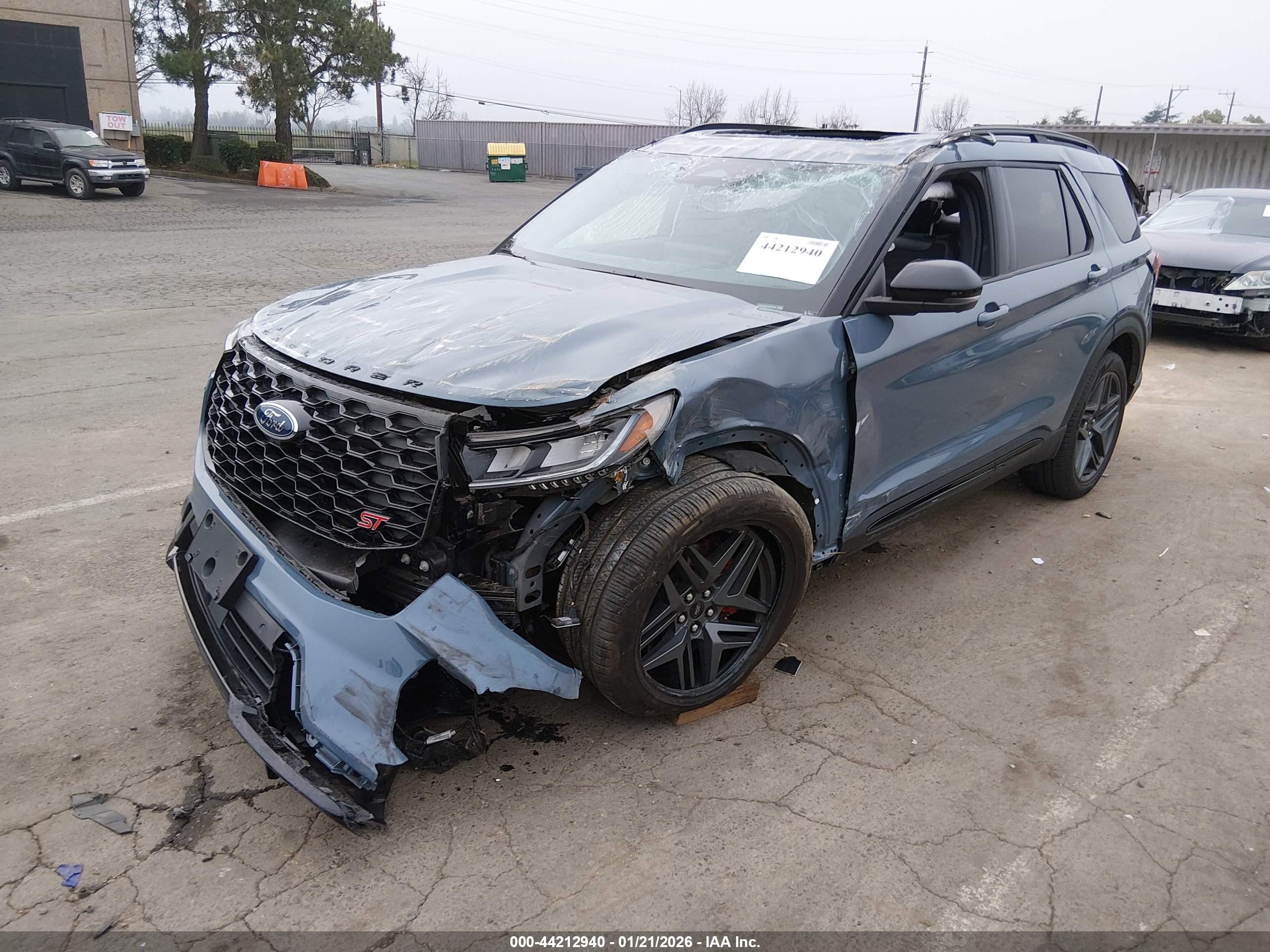 FORD EXPLORER image 2