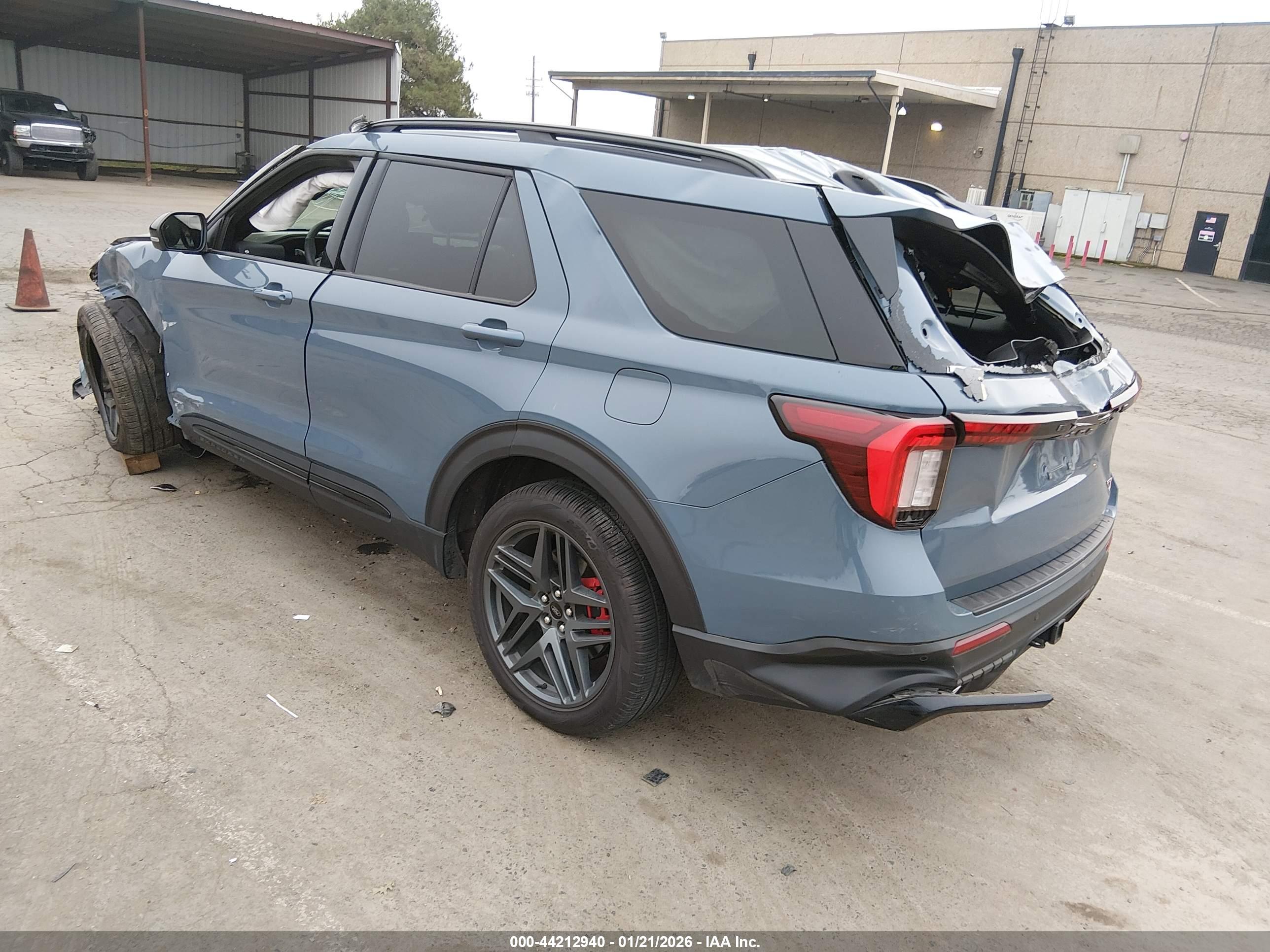 FORD EXPLORER image 3