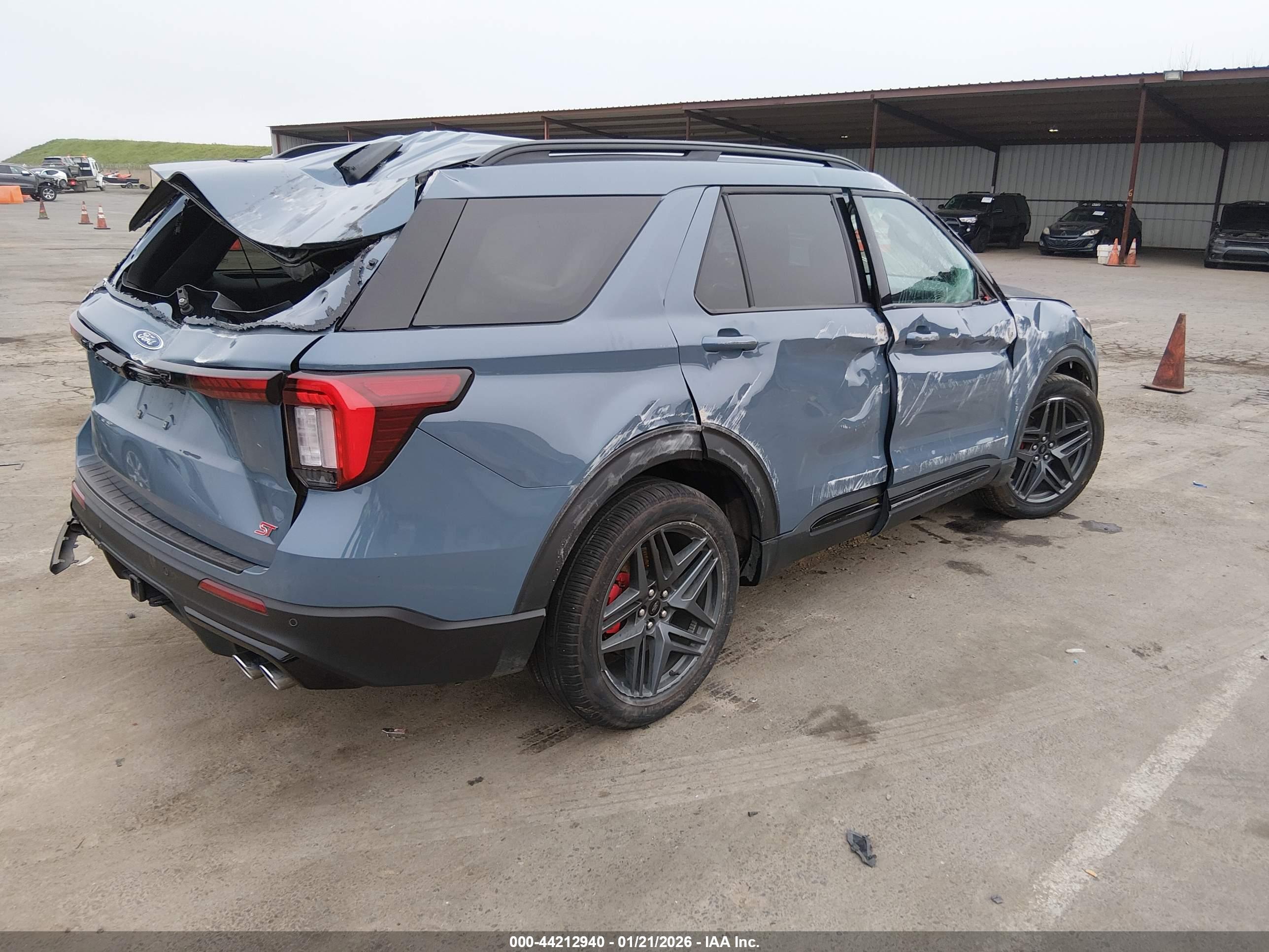 FORD EXPLORER image 4