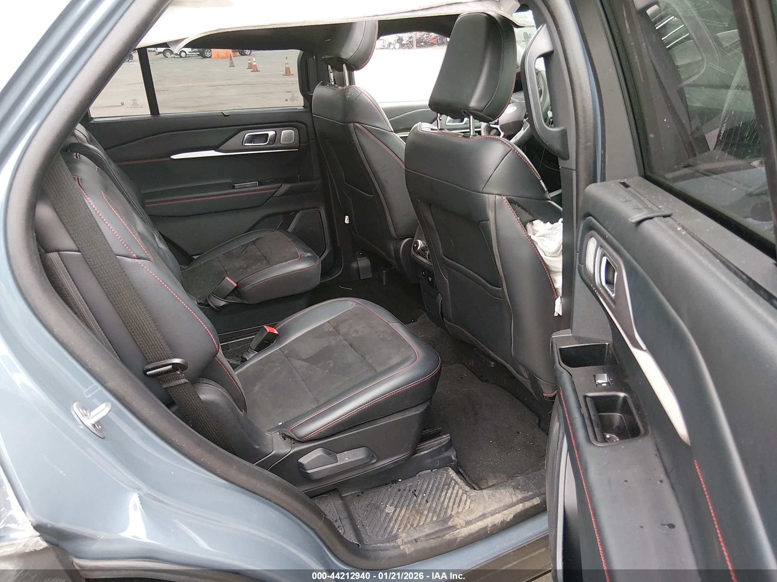 FORD EXPLORER image 8