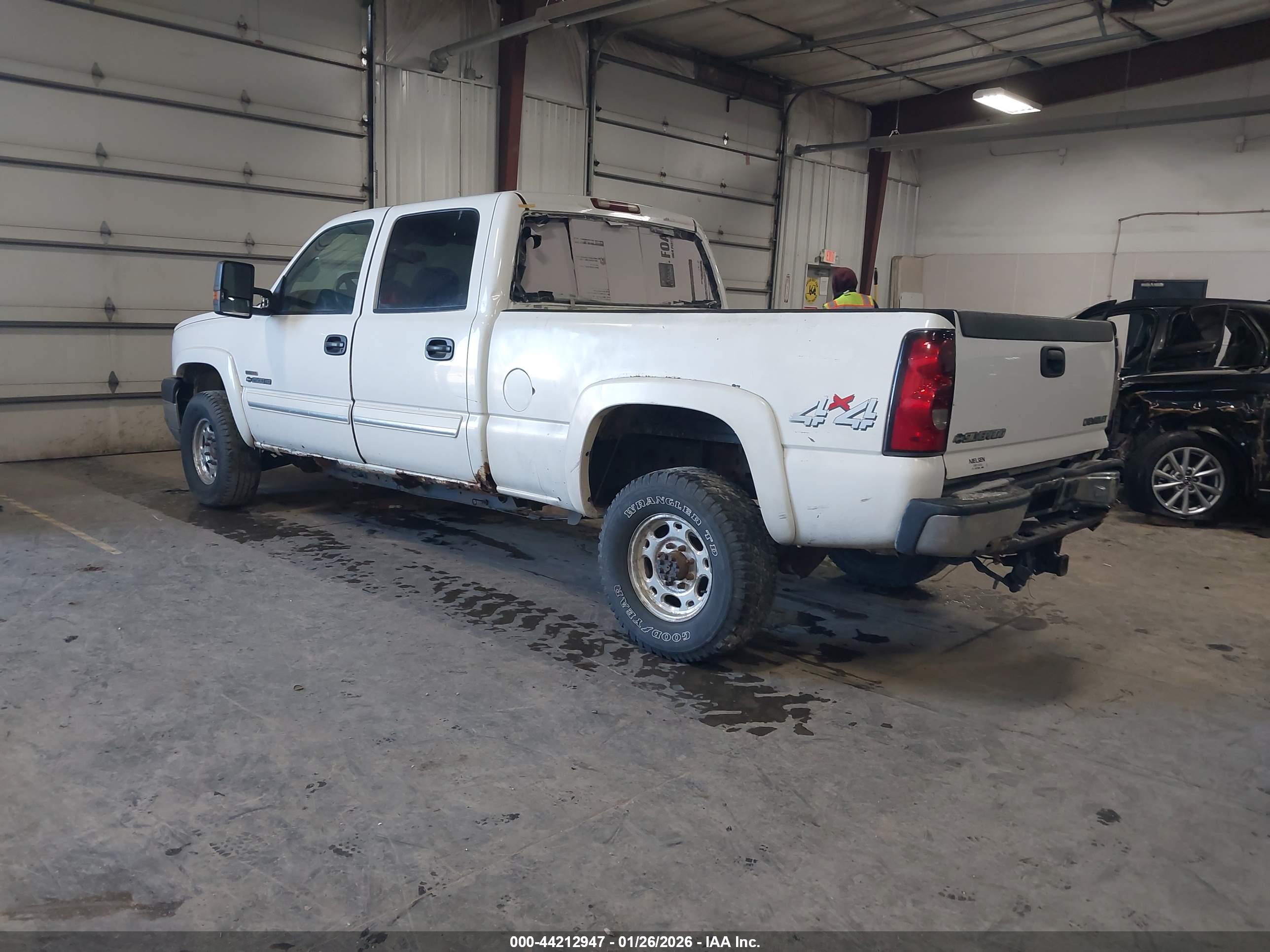 CHEVROLET SILVERADO image 3