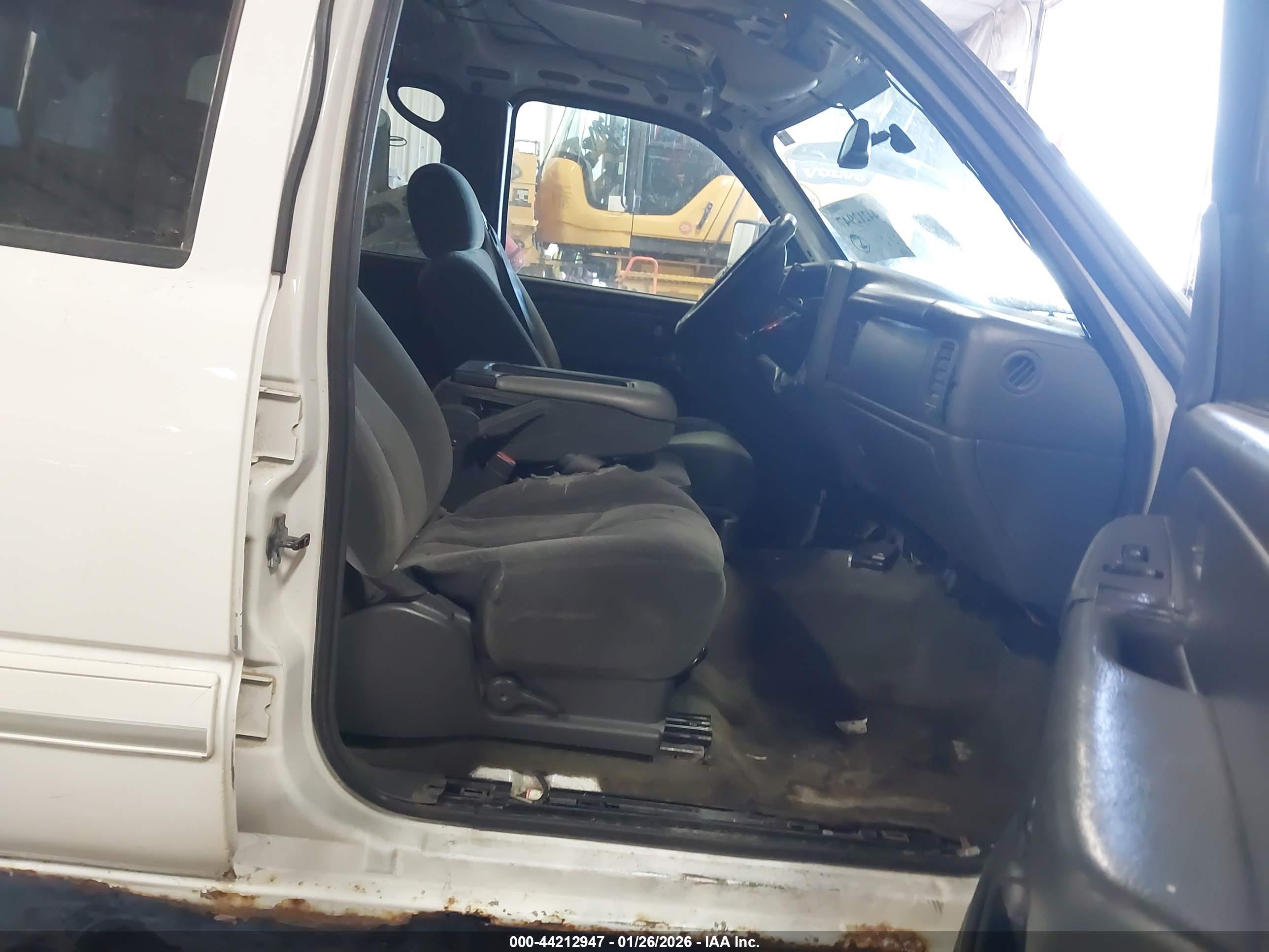 CHEVROLET SILVERADO image 5