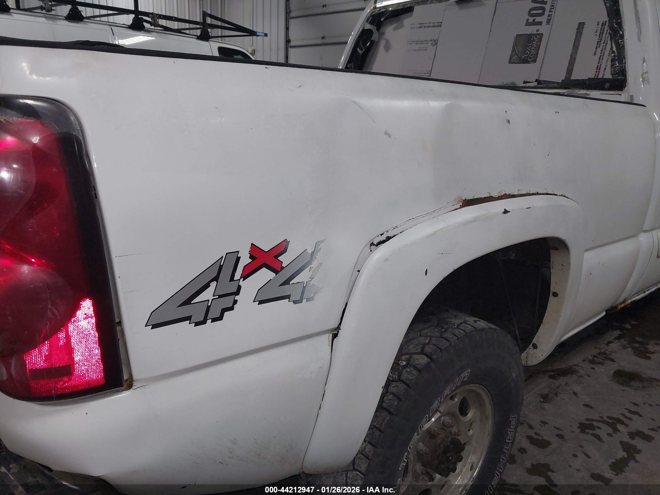 CHEVROLET SILVERADO image 6