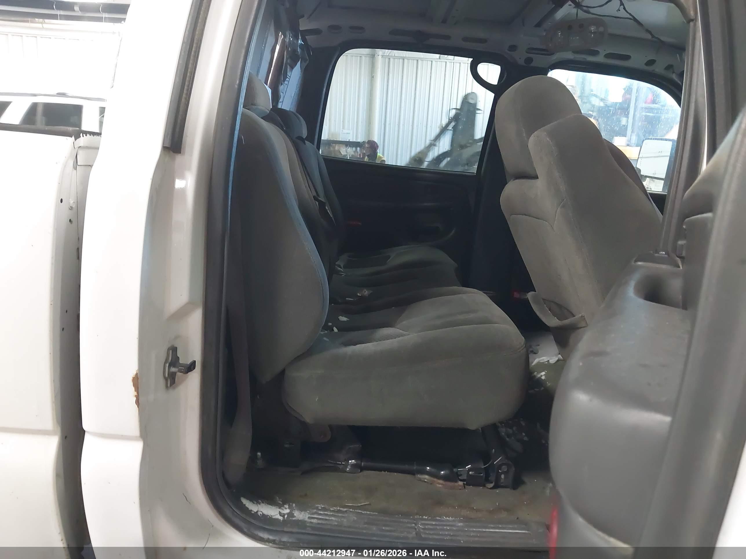 CHEVROLET SILVERADO image 8