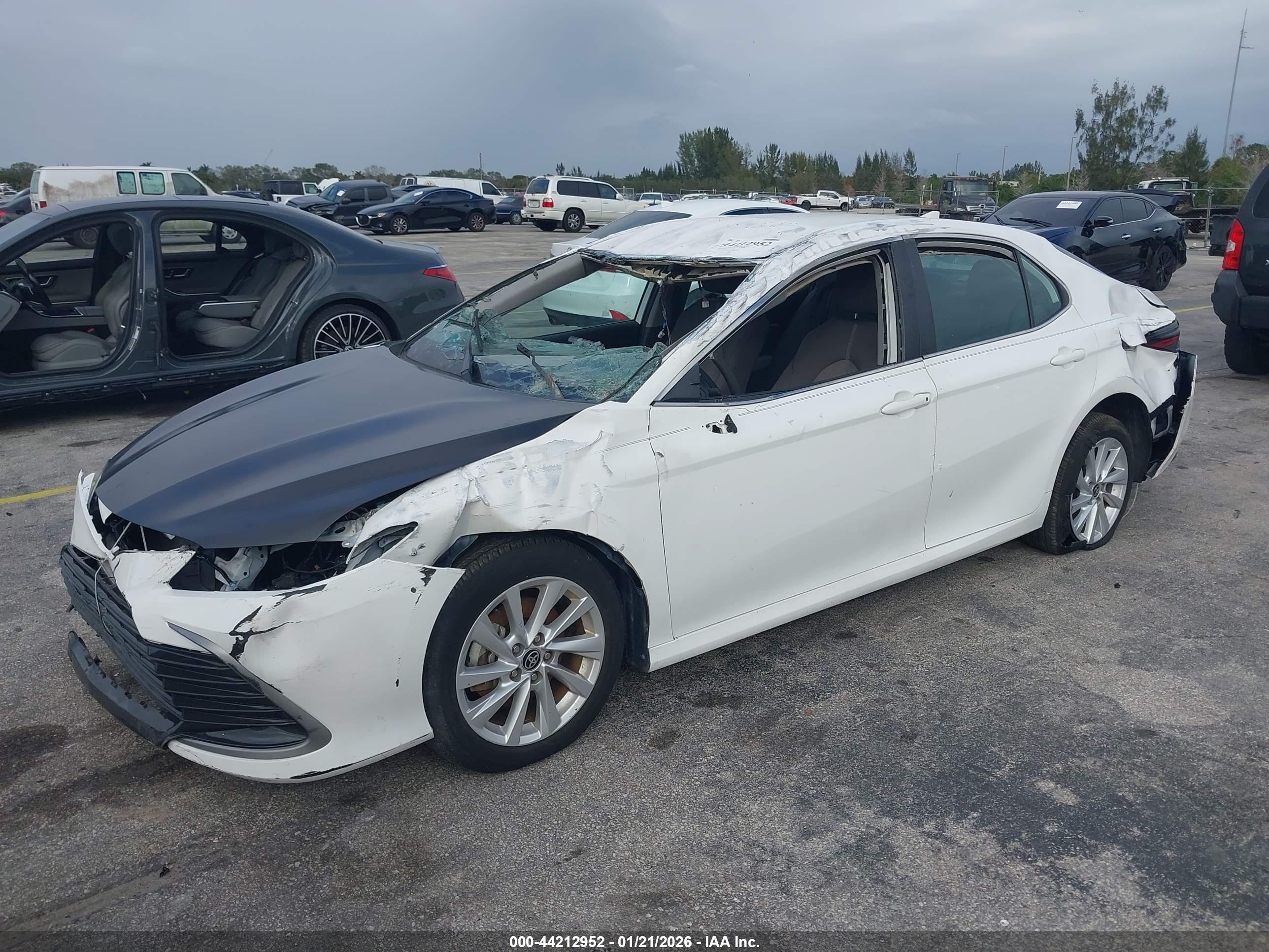 TOYOTA CAMRY image 2