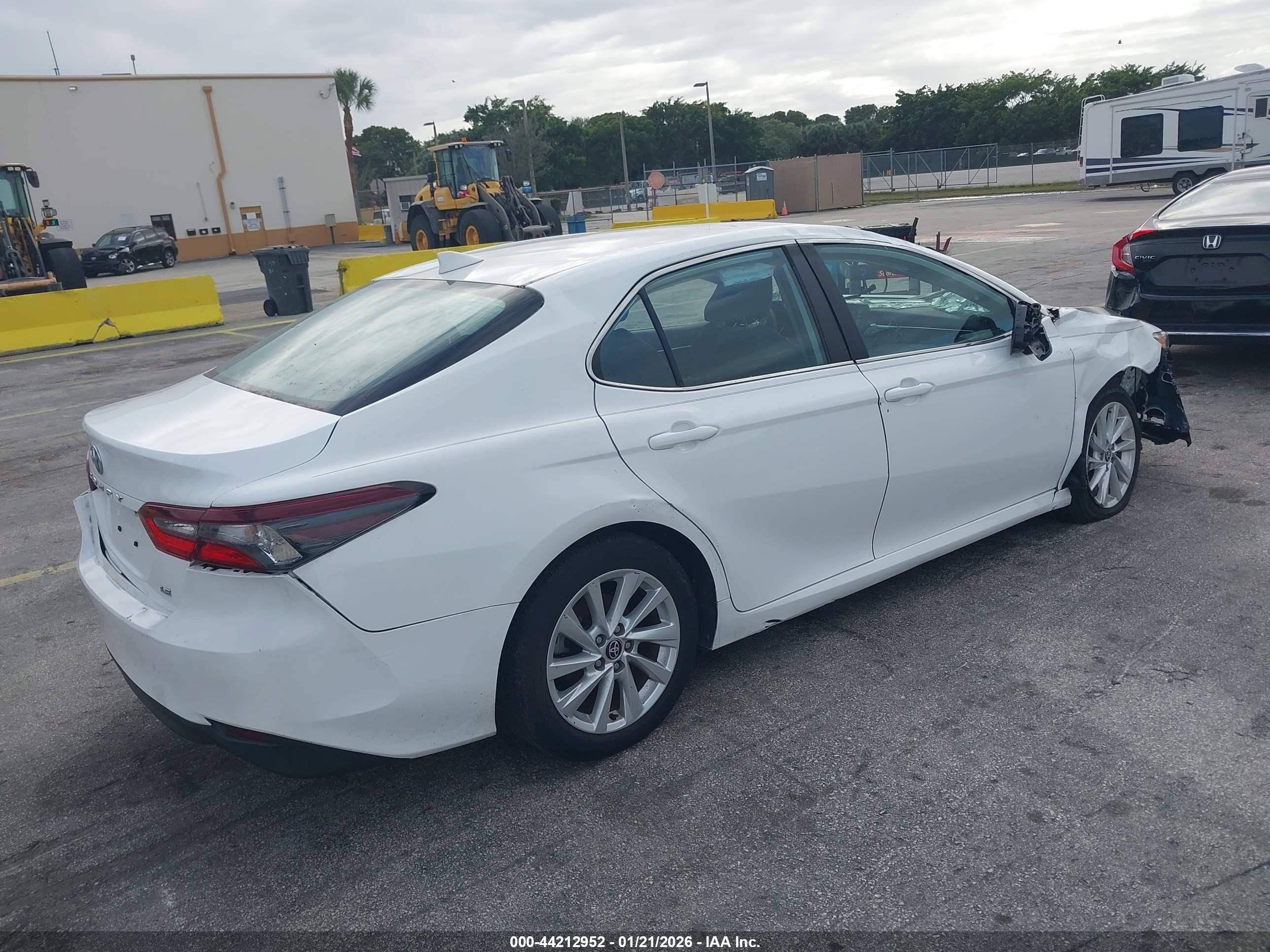 TOYOTA CAMRY image 4