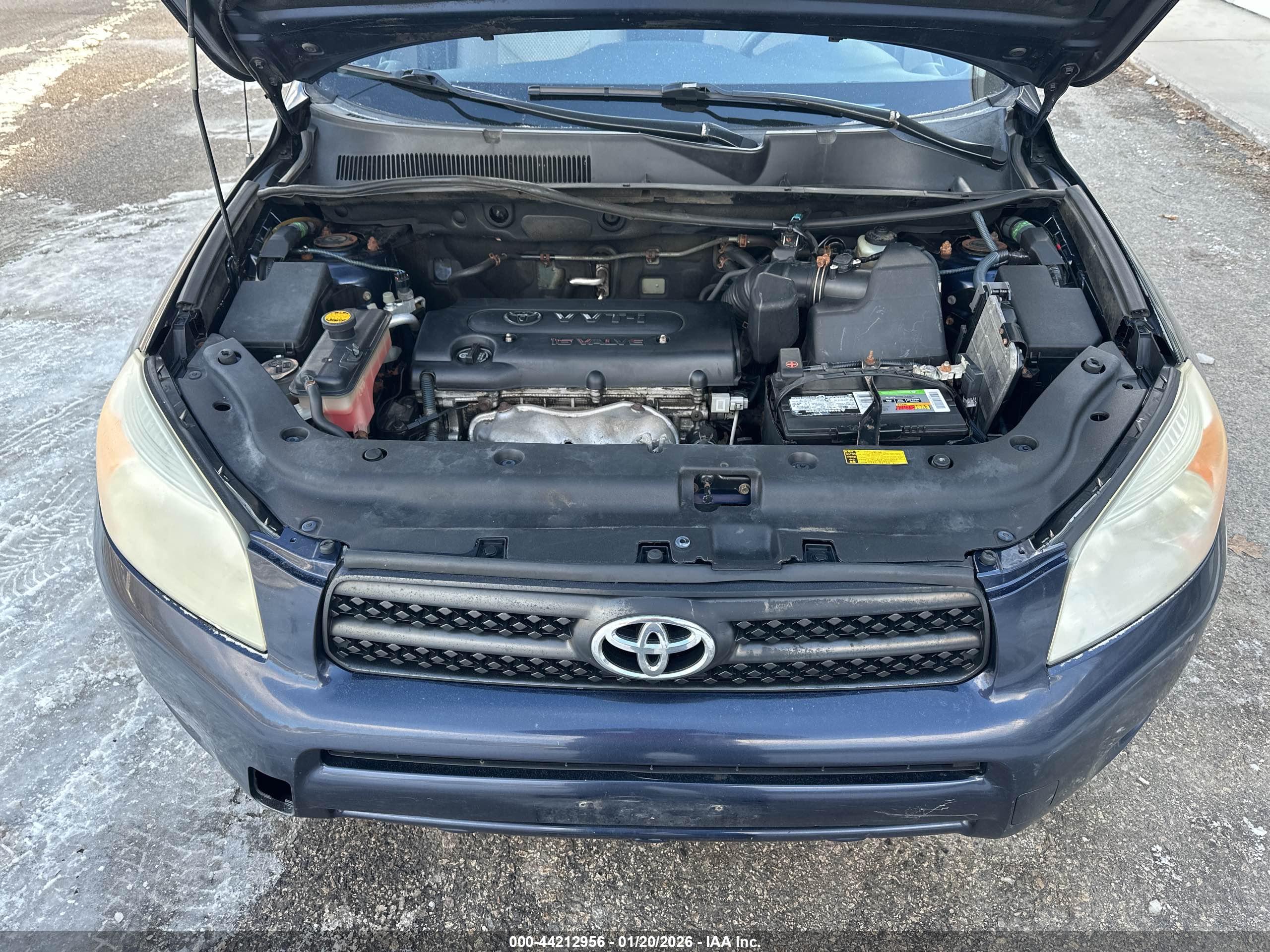 TOYOTA RAV4 image 10