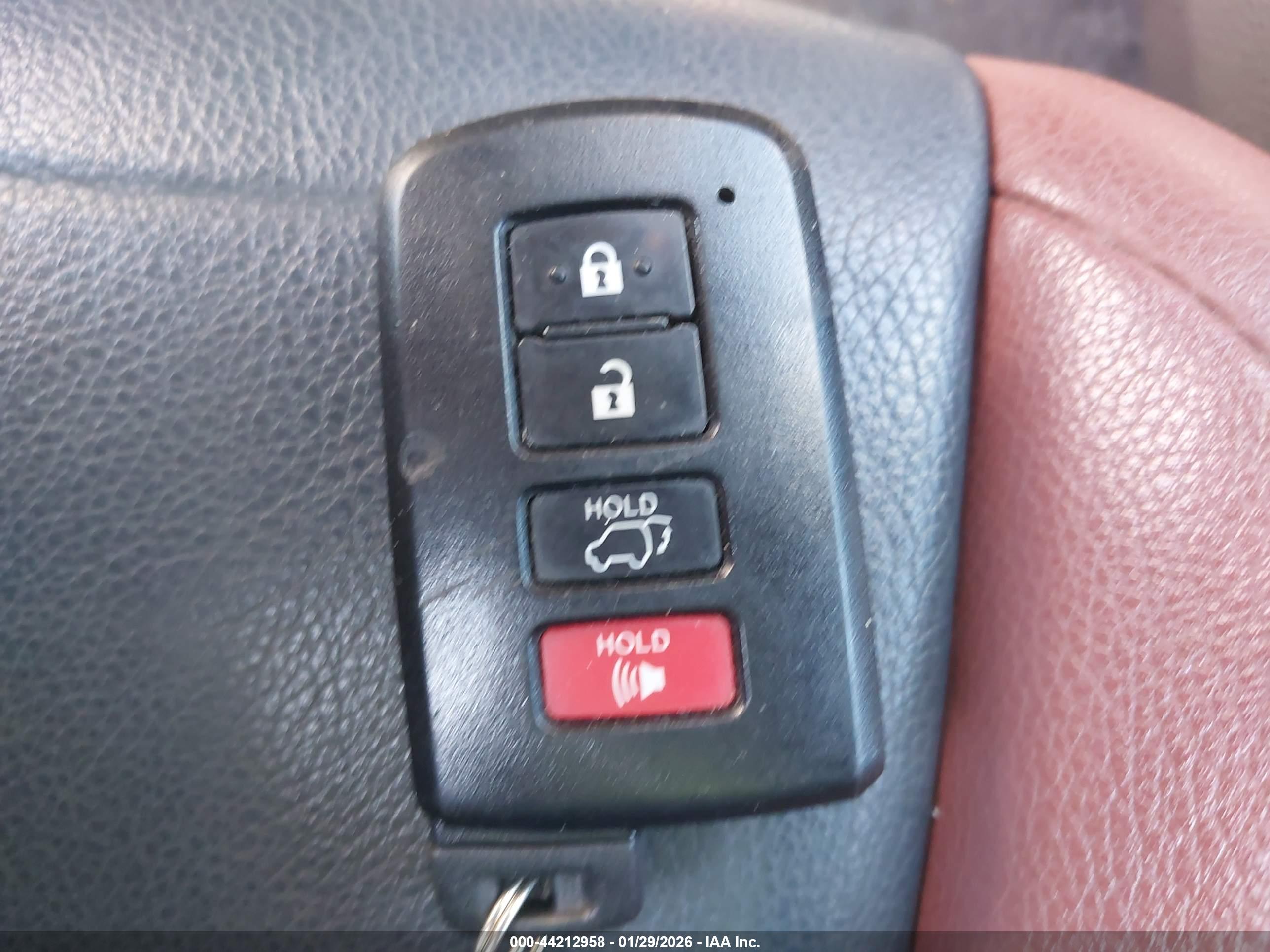 TOYOTA RAV4 image 11