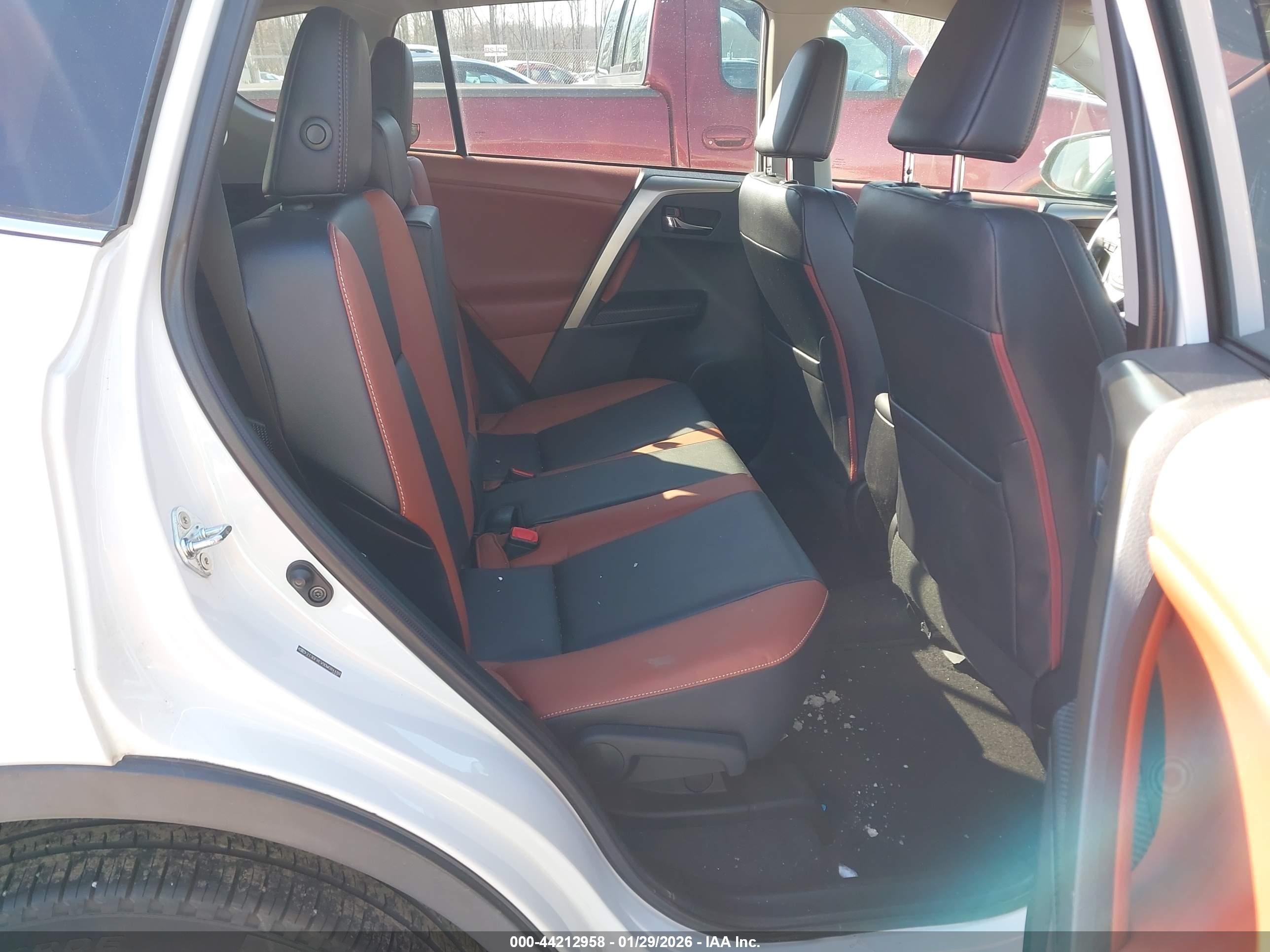 TOYOTA RAV4 image 8
