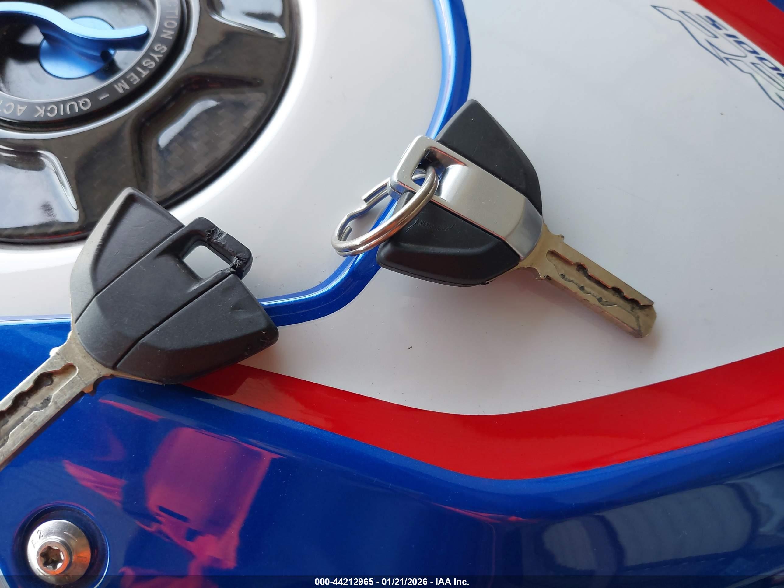 BMW S image 11