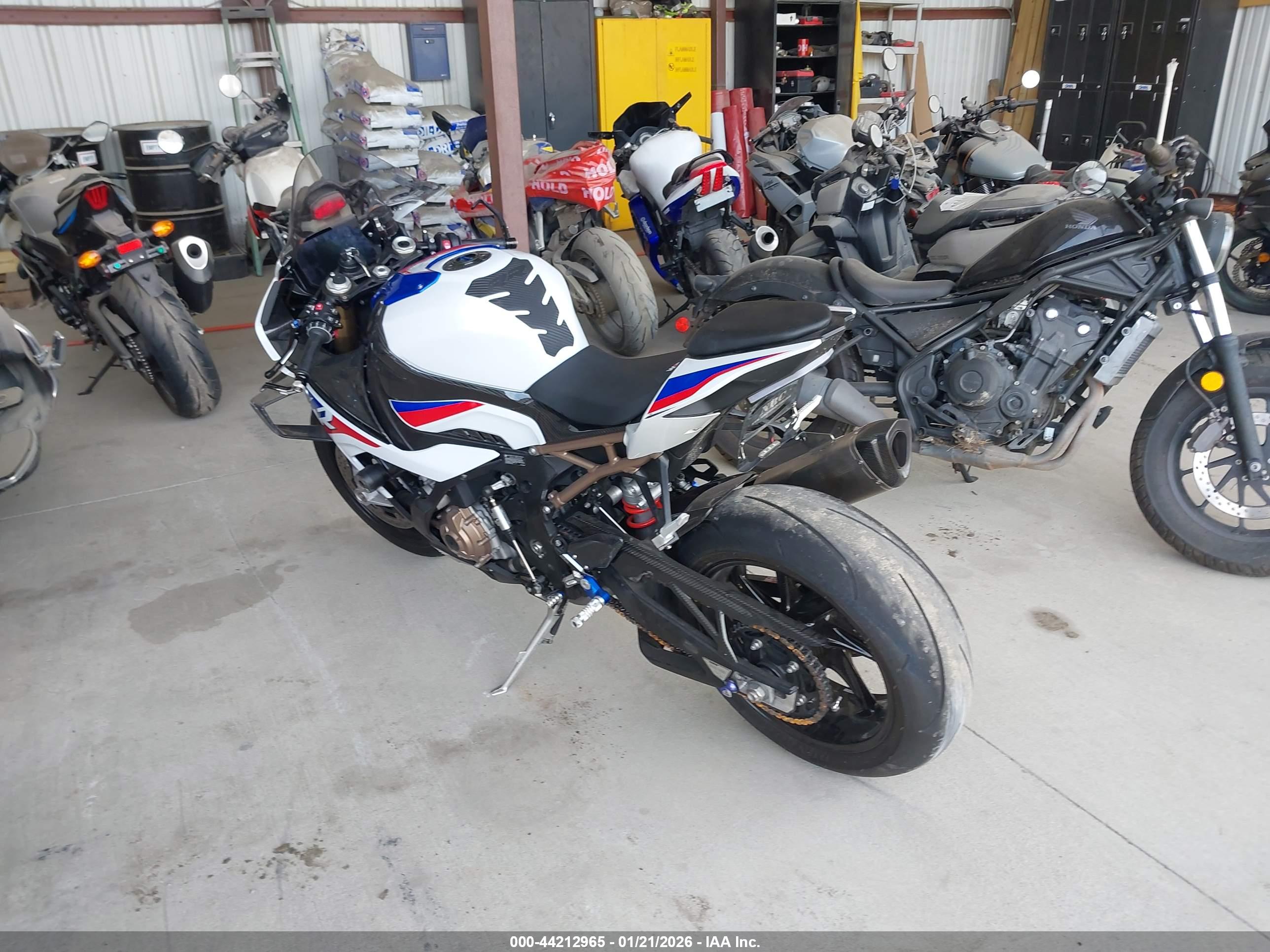 BMW S image 3