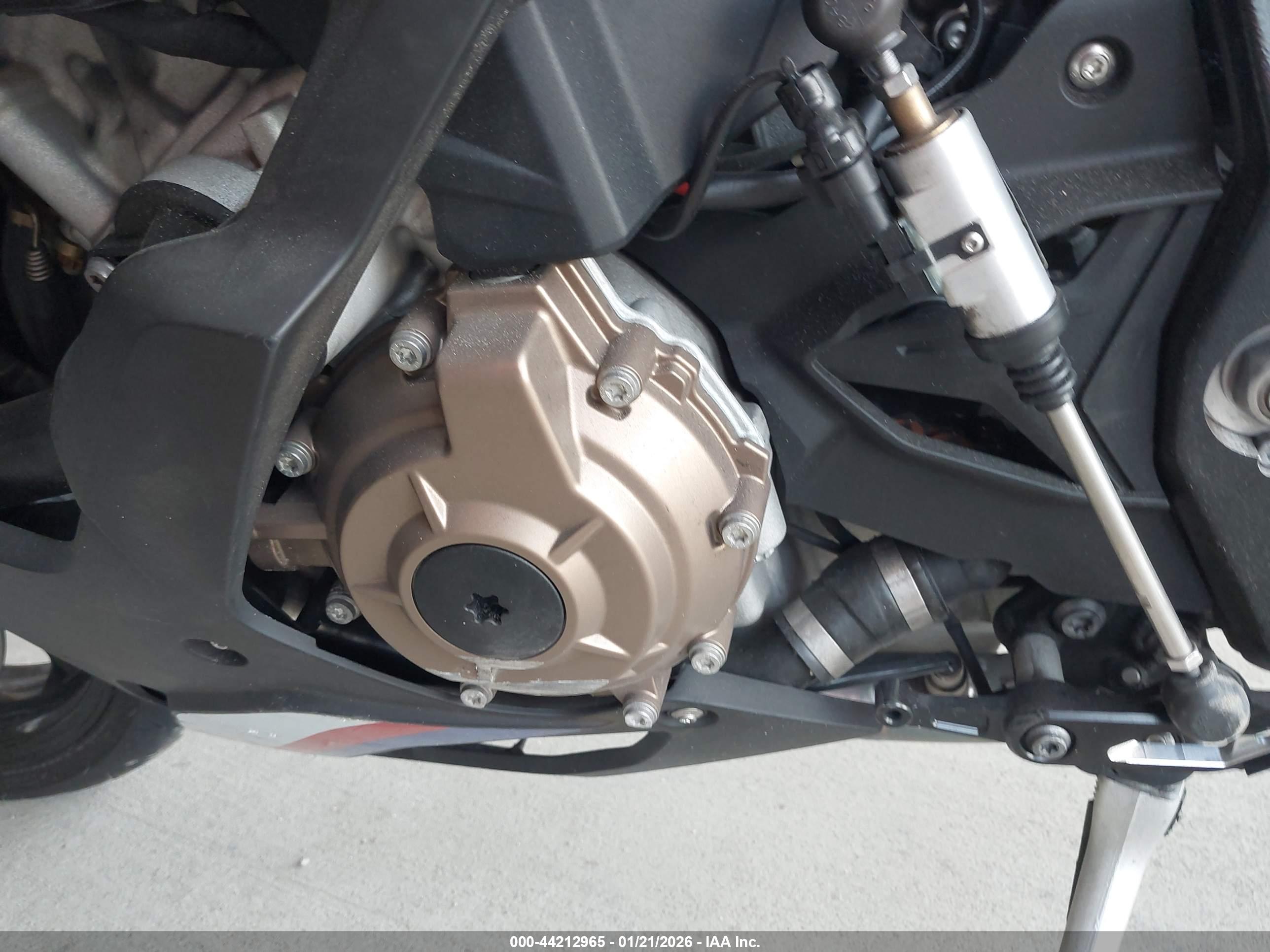 BMW S image 9