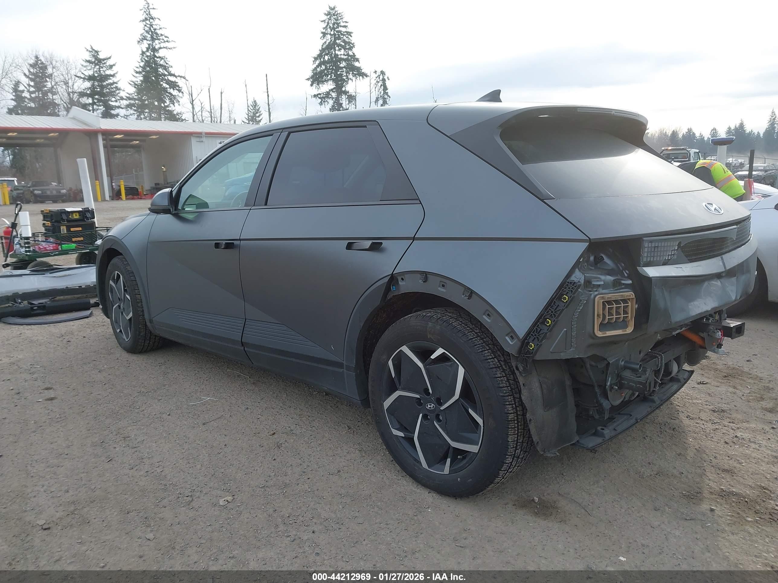 HYUNDAI IONIQ image 3