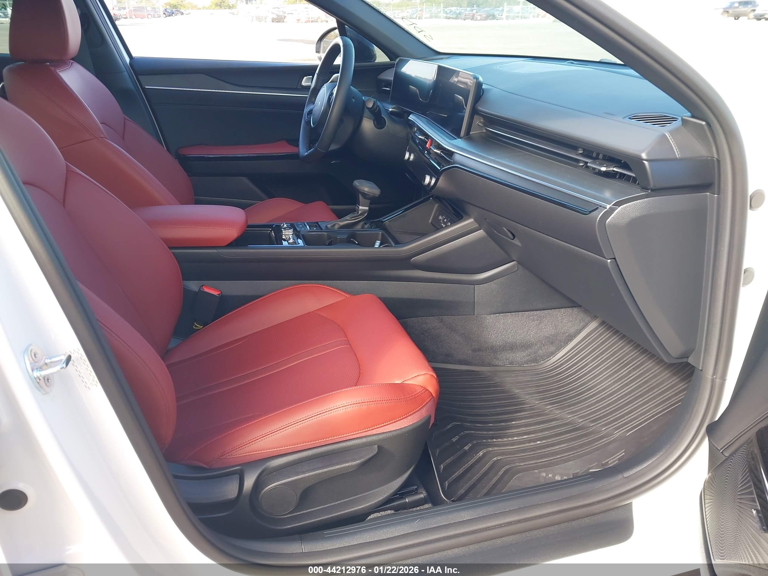 KIA K5 image 5