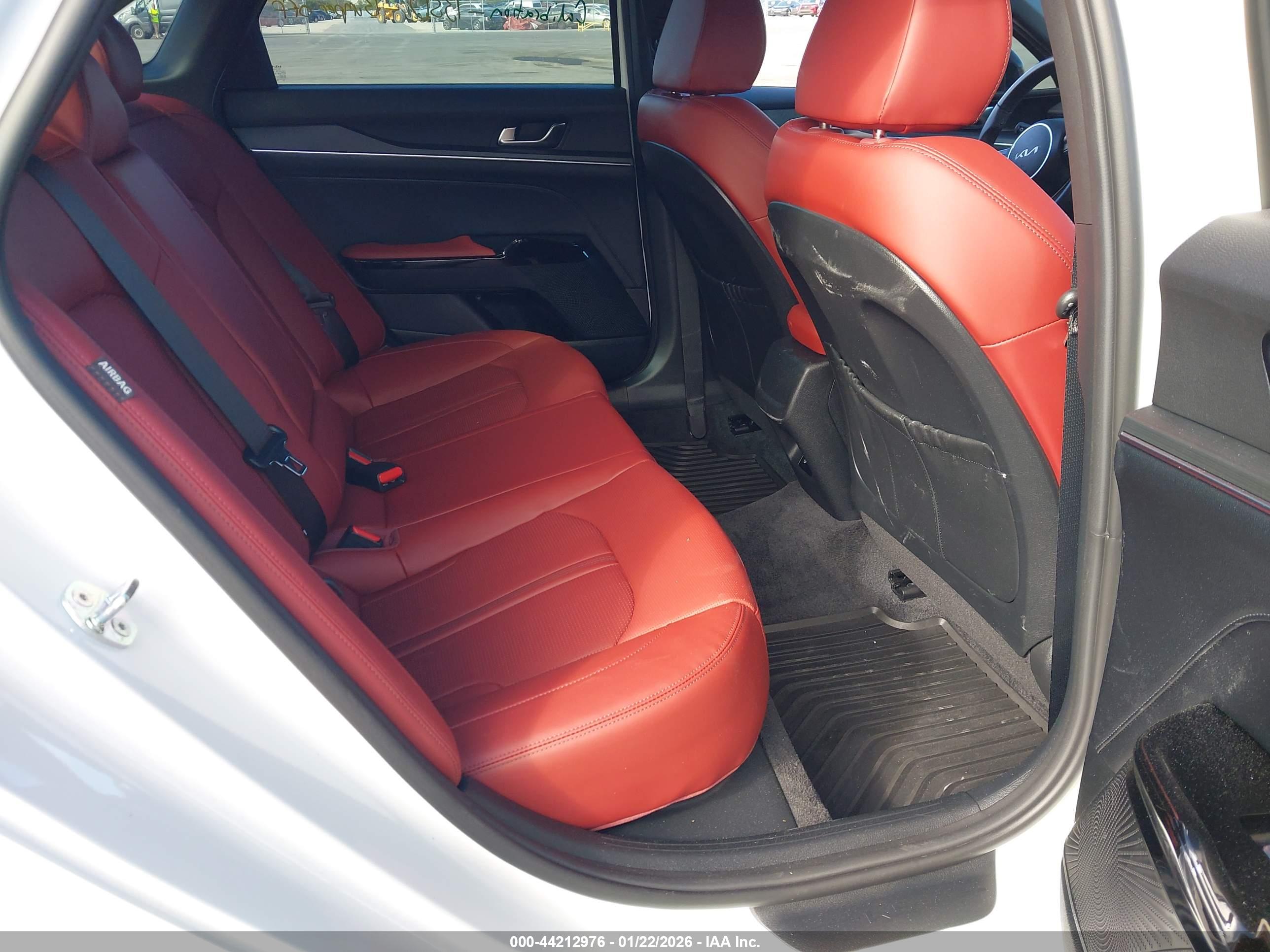 KIA K5 image 8