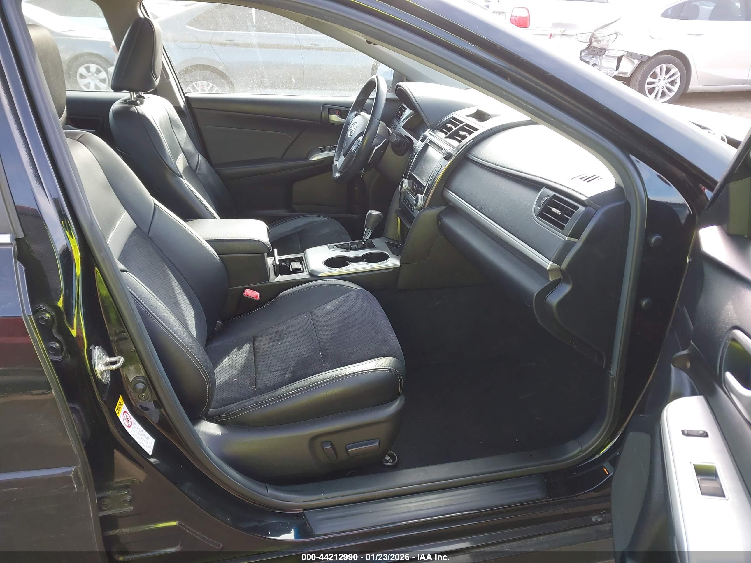 TOYOTA CAMRY image 5