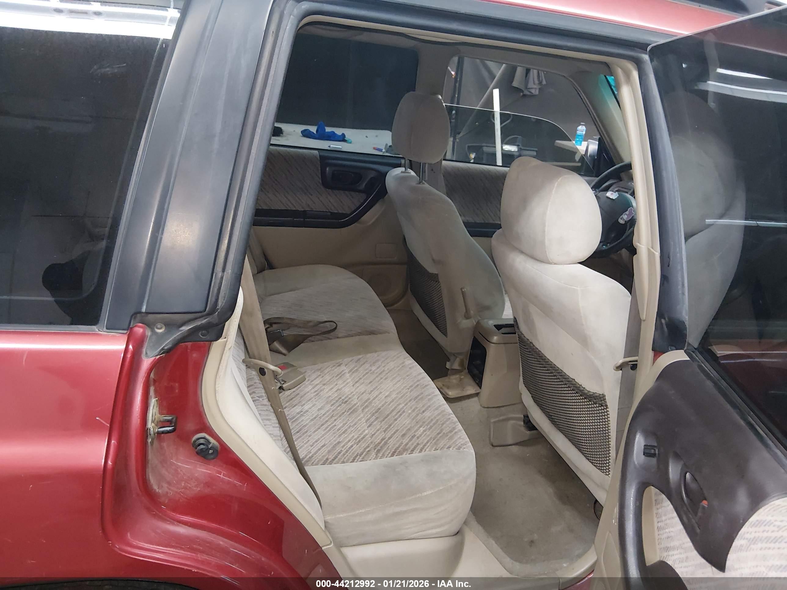 SUBARU FORESTER image 8