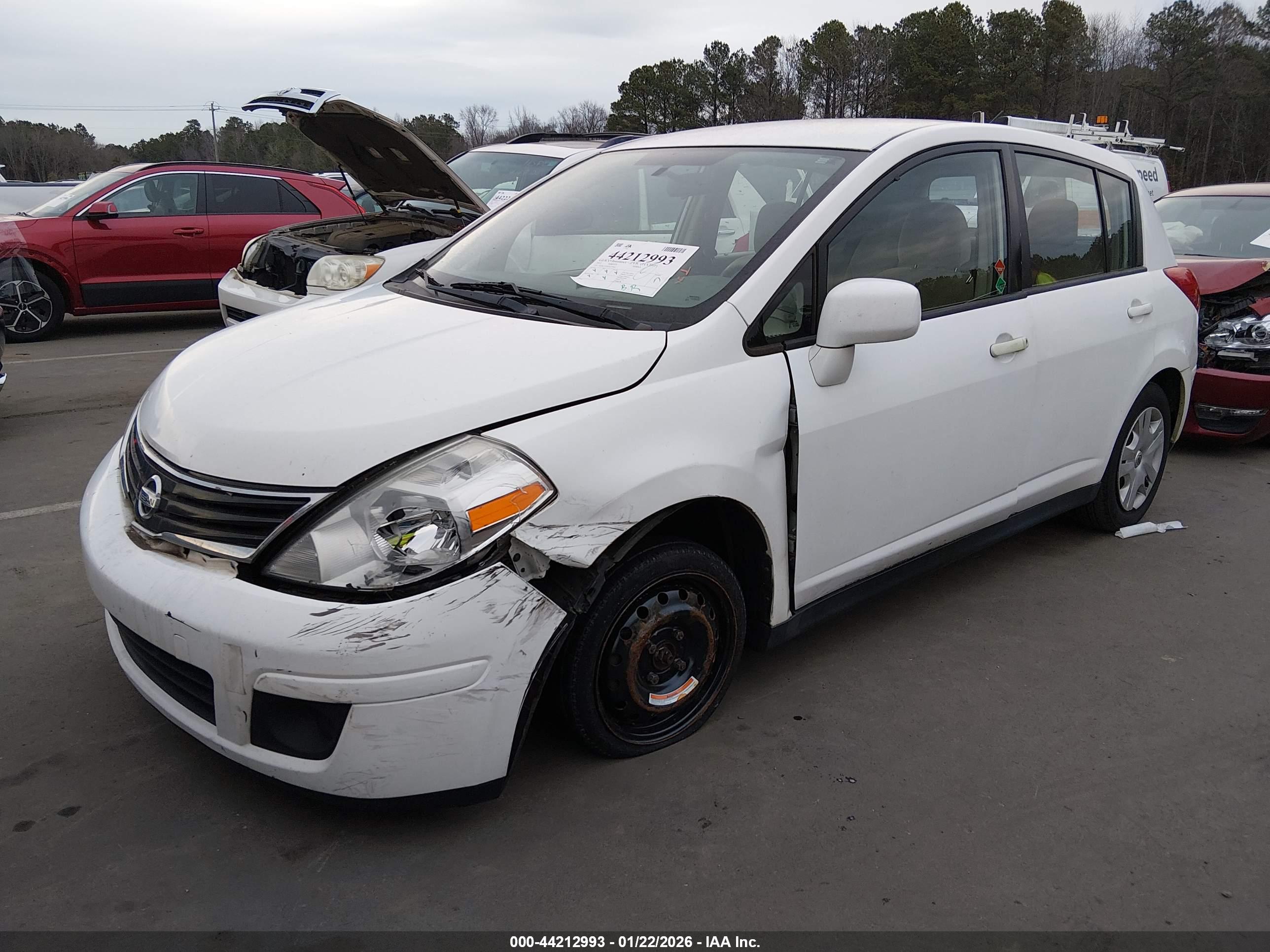 NISSAN VERSA image 2