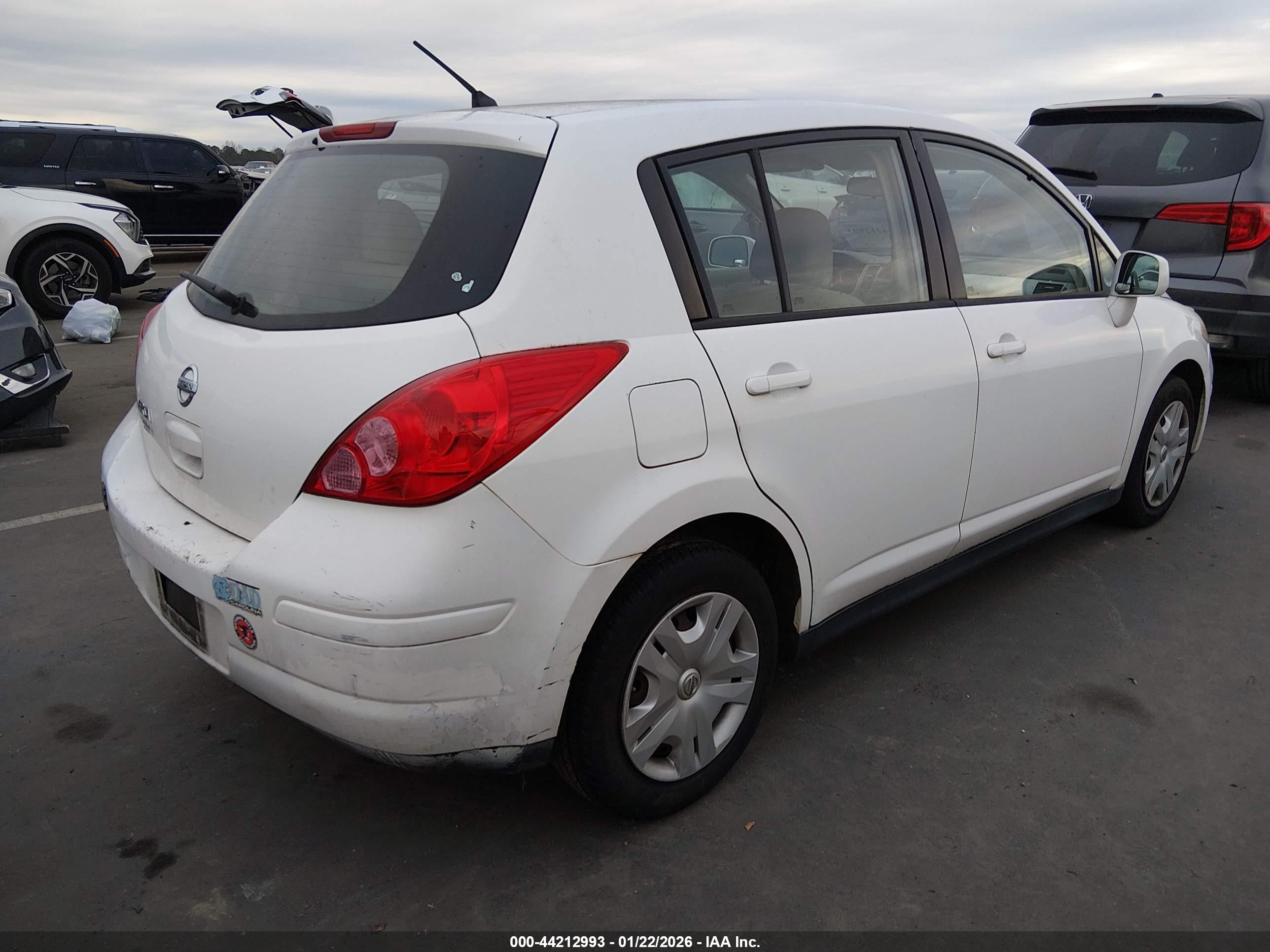 NISSAN VERSA image 4