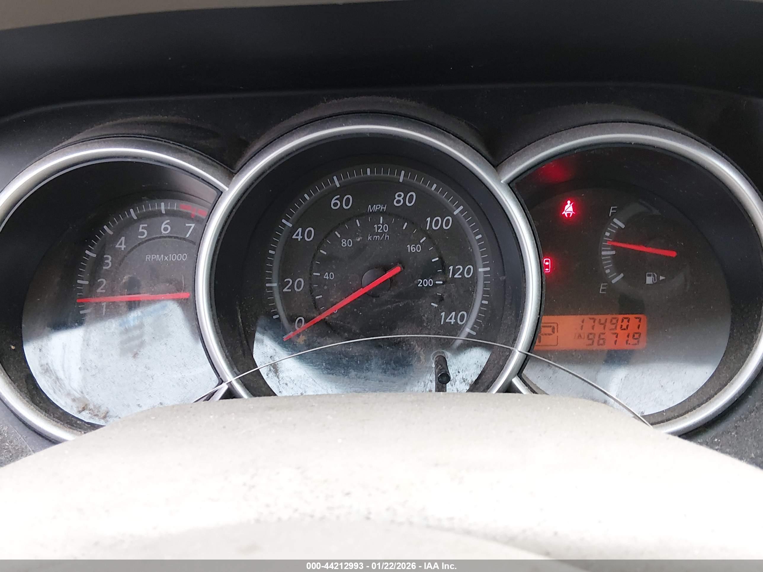 NISSAN VERSA image 7