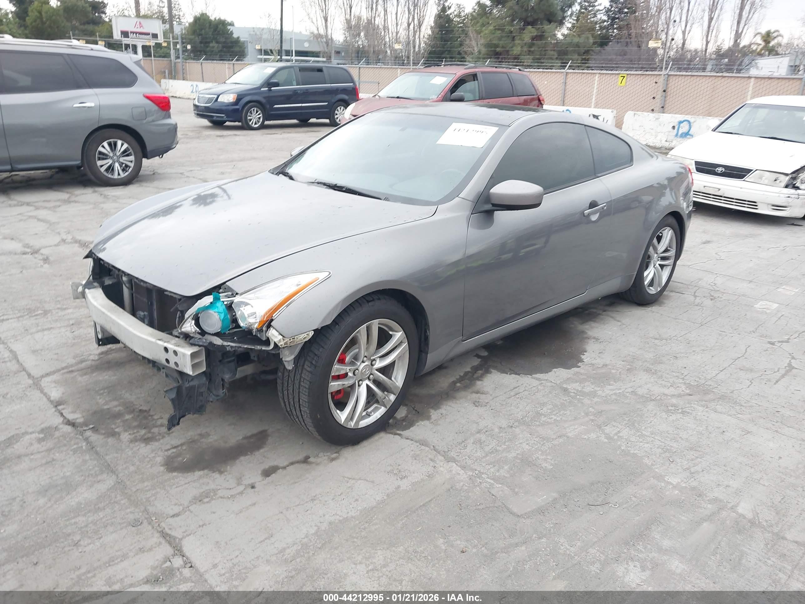 INFINITI G37 image 2
