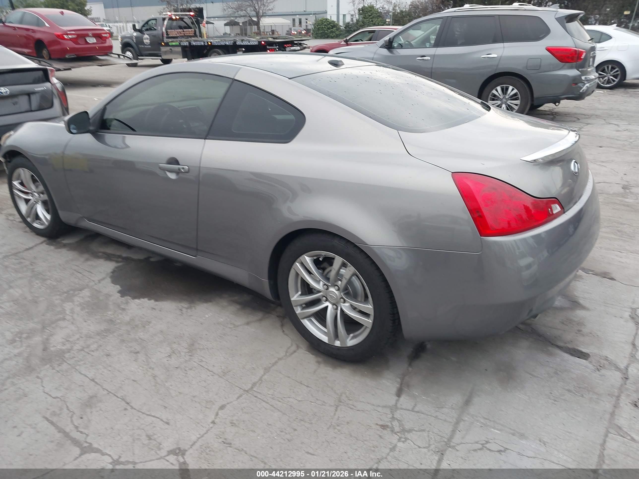 INFINITI G37 image 3