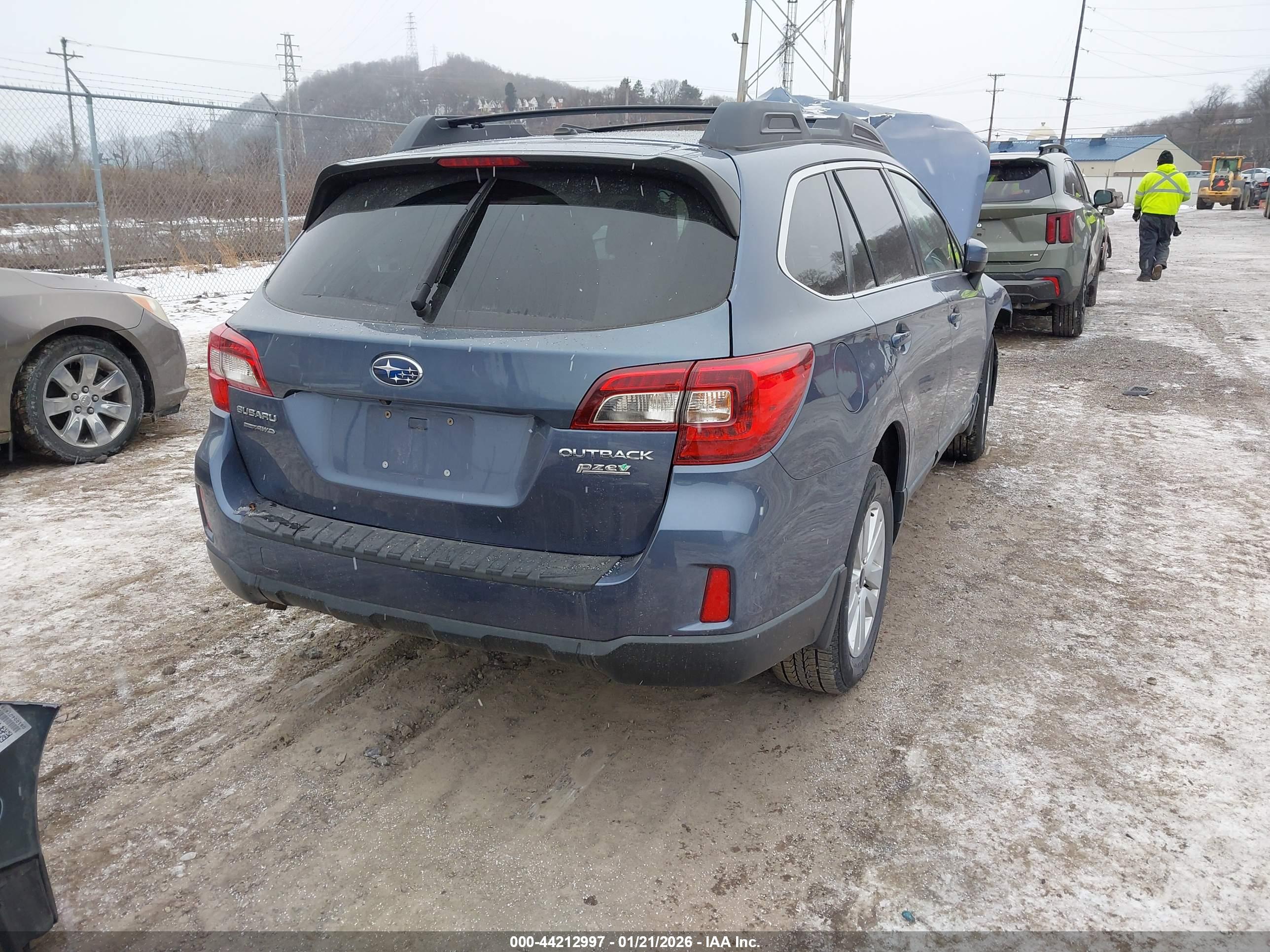 SUBARU OUTBACK image 4