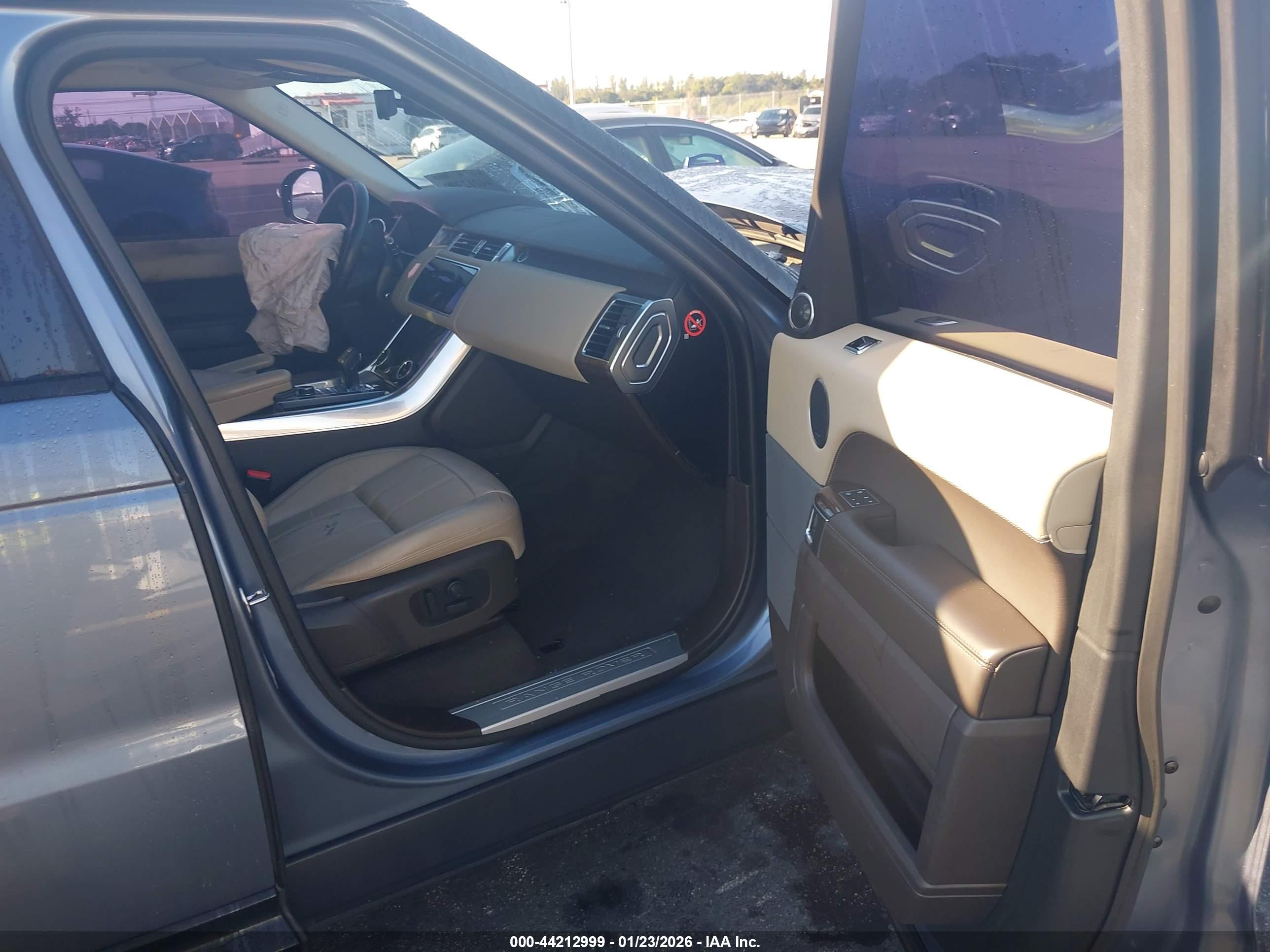 LAND ROVER image 5