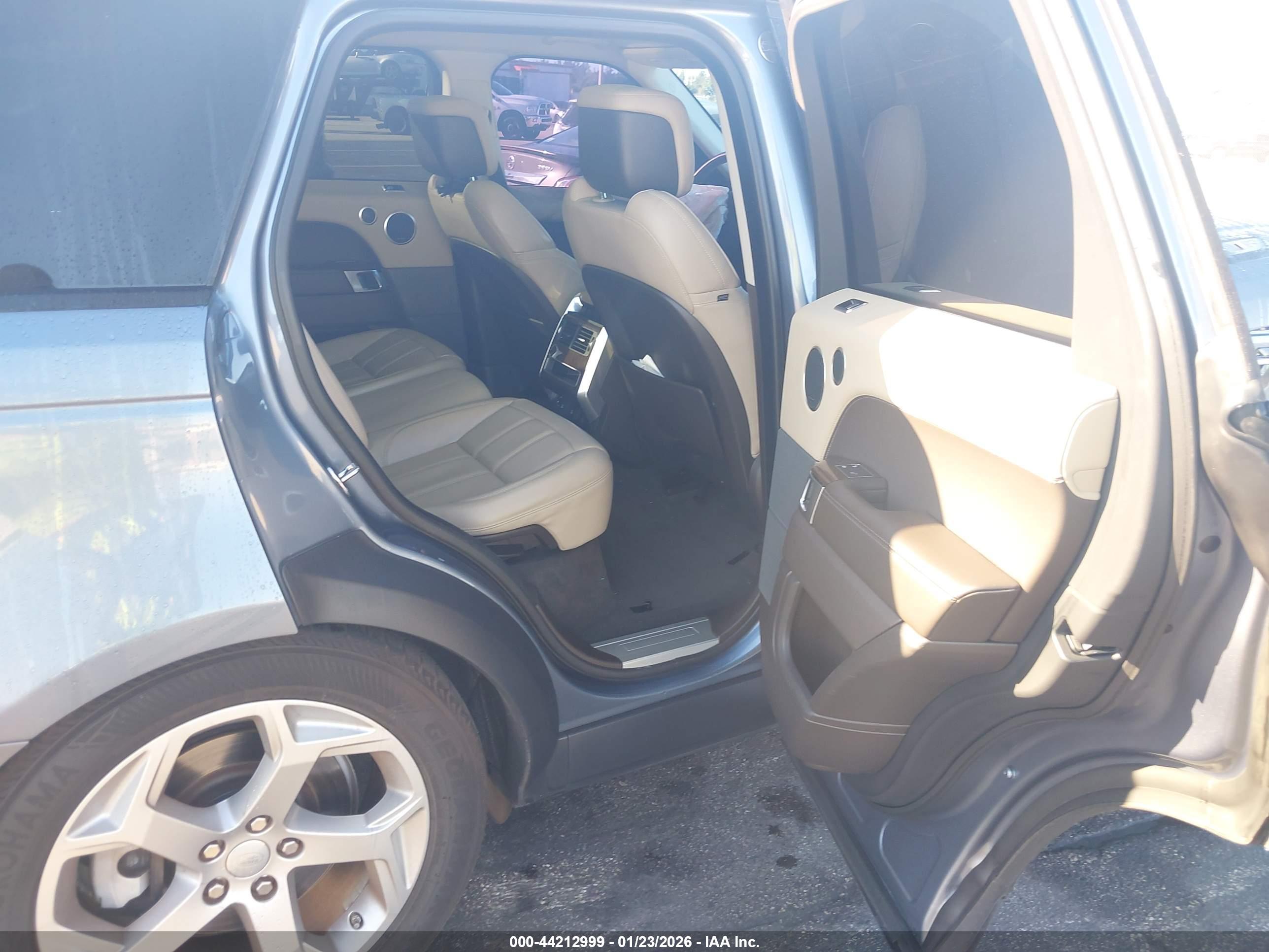 LAND ROVER image 8