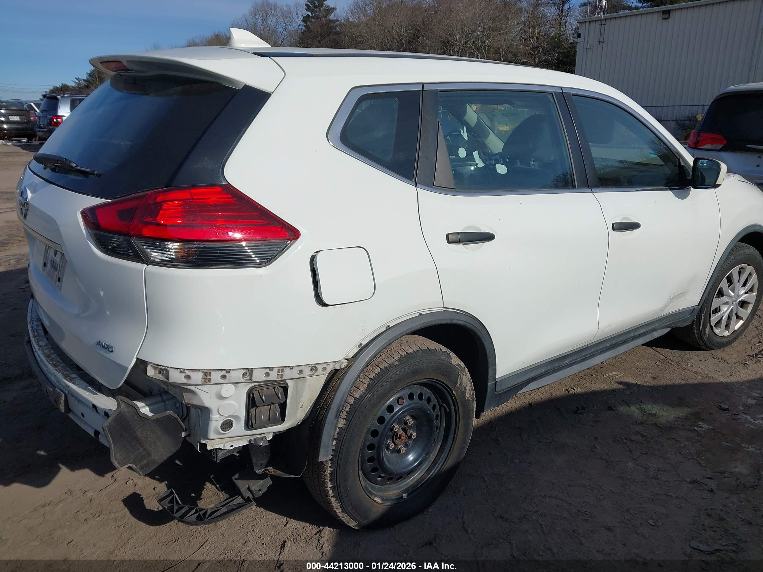 NISSAN ROGUE image 4