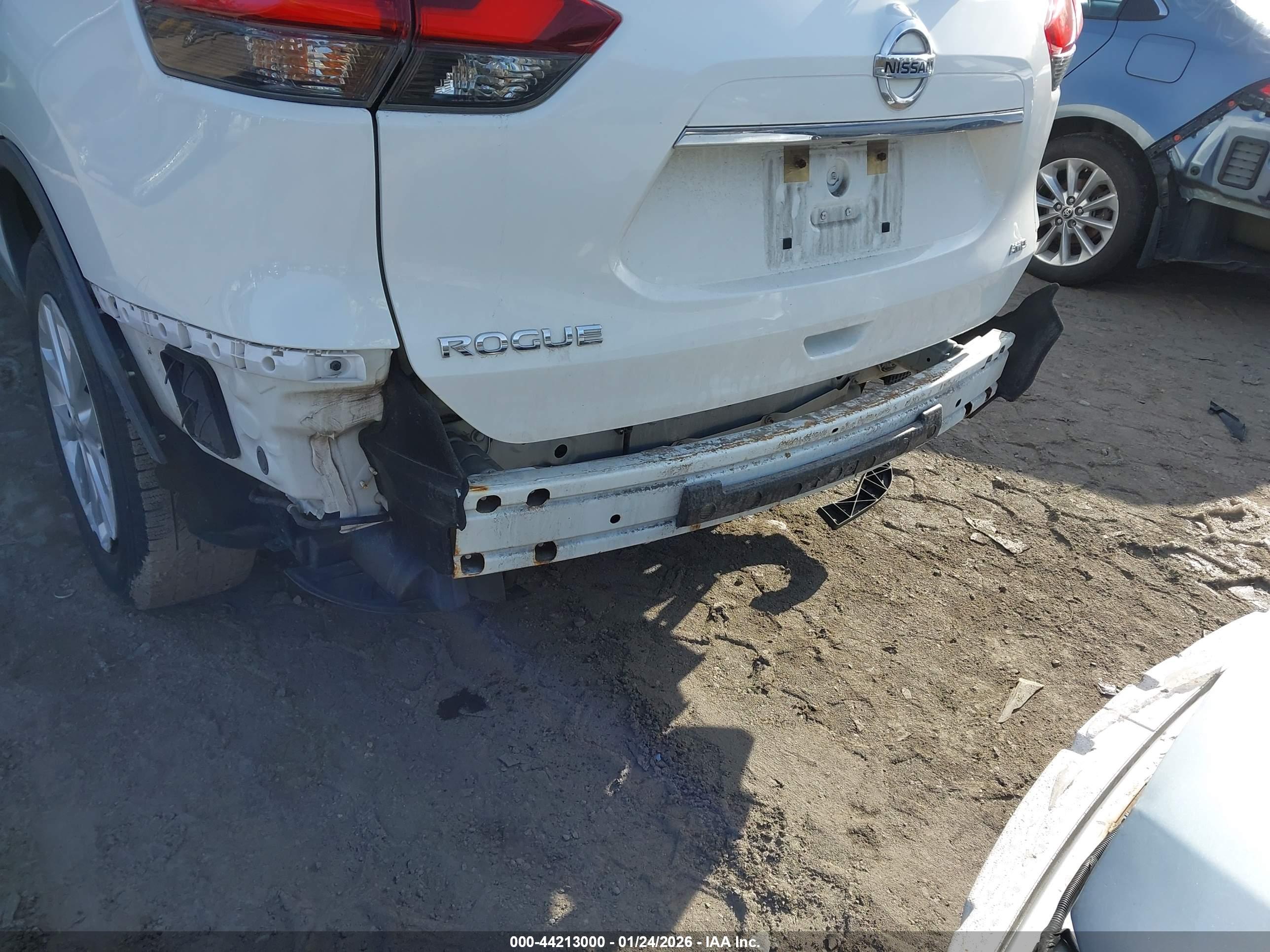 NISSAN ROGUE image 6
