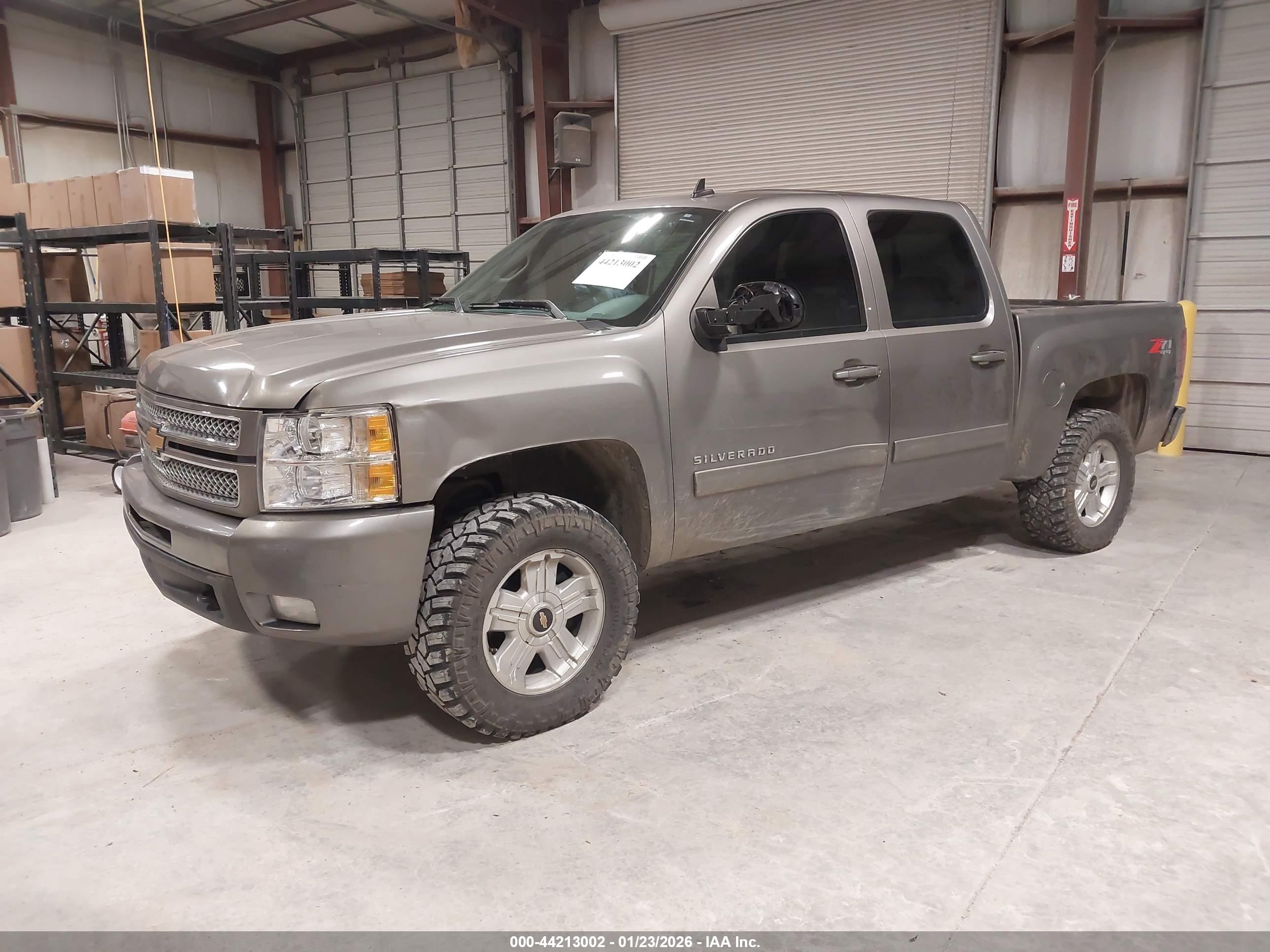 CHEVROLET SILVERADO image 2