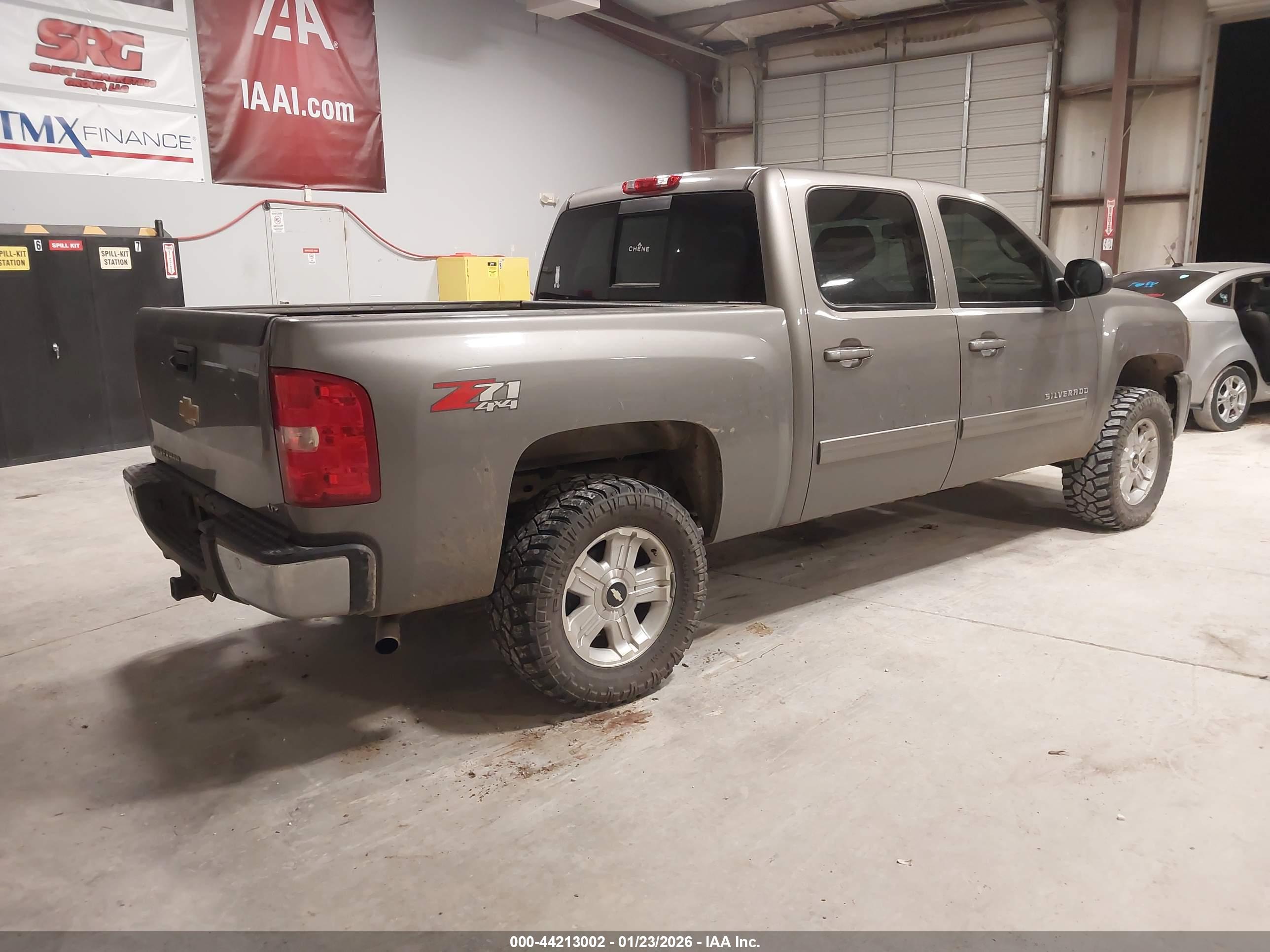 CHEVROLET SILVERADO image 4