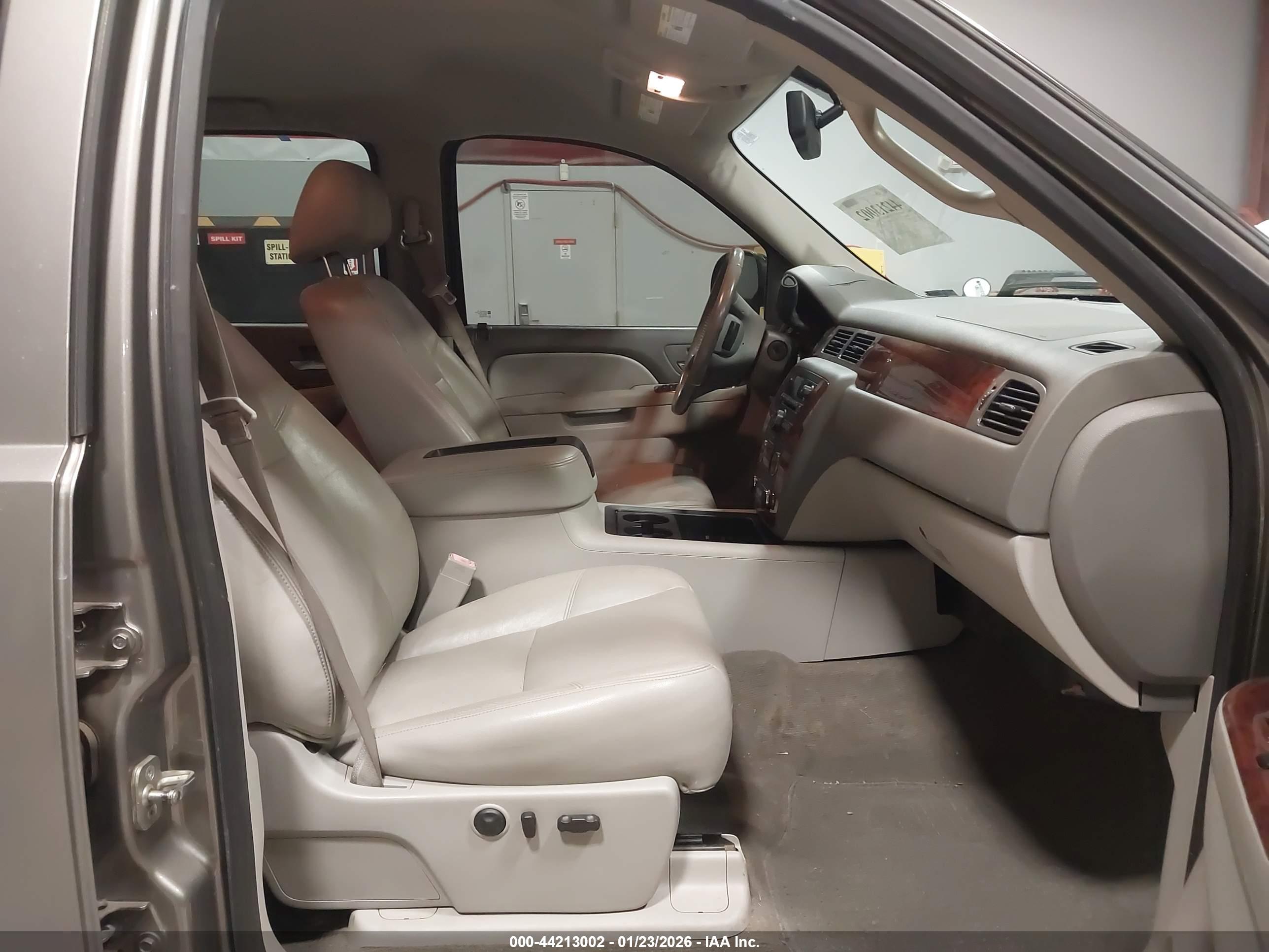 CHEVROLET SILVERADO image 5