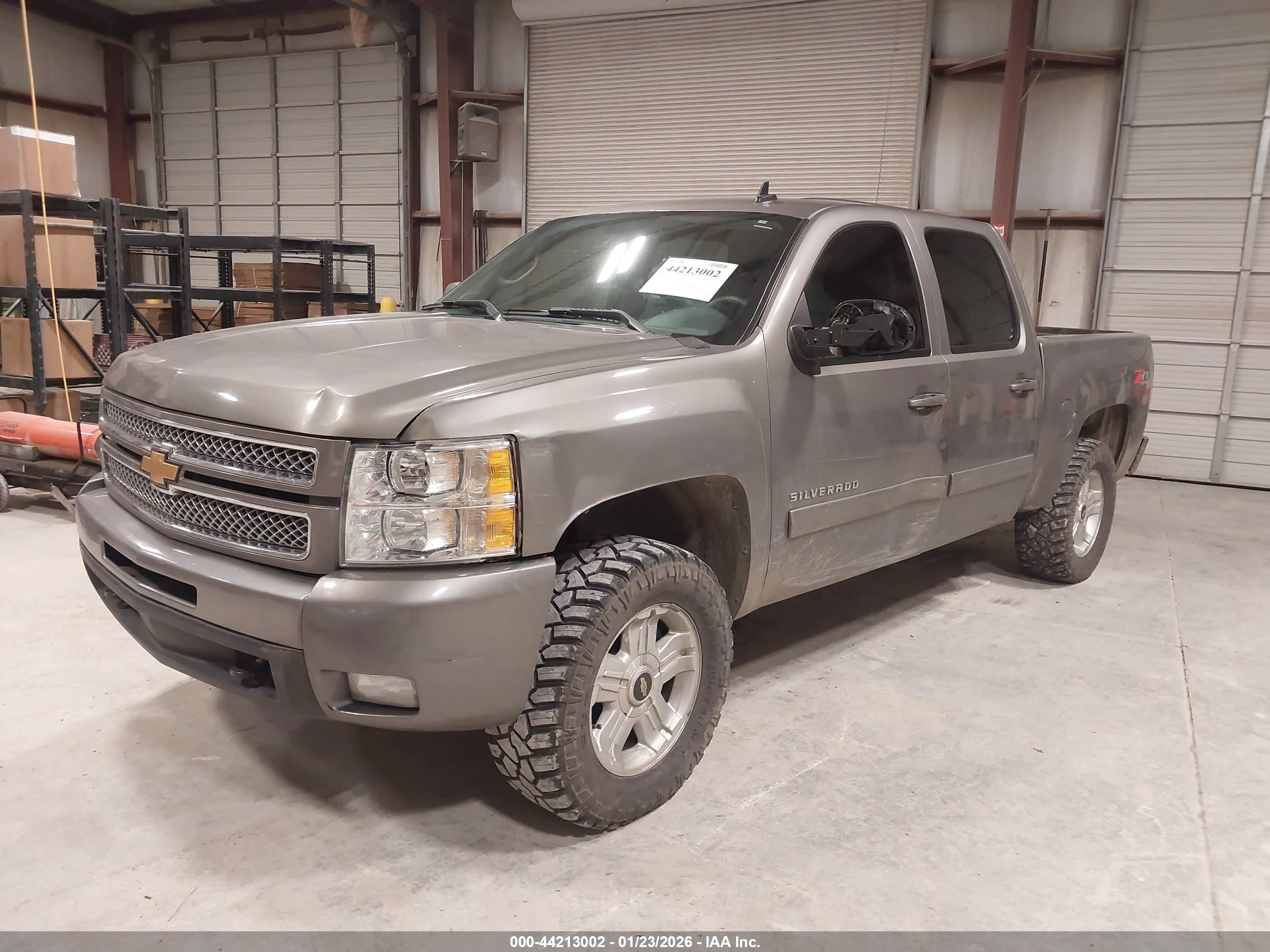 CHEVROLET SILVERADO image 6
