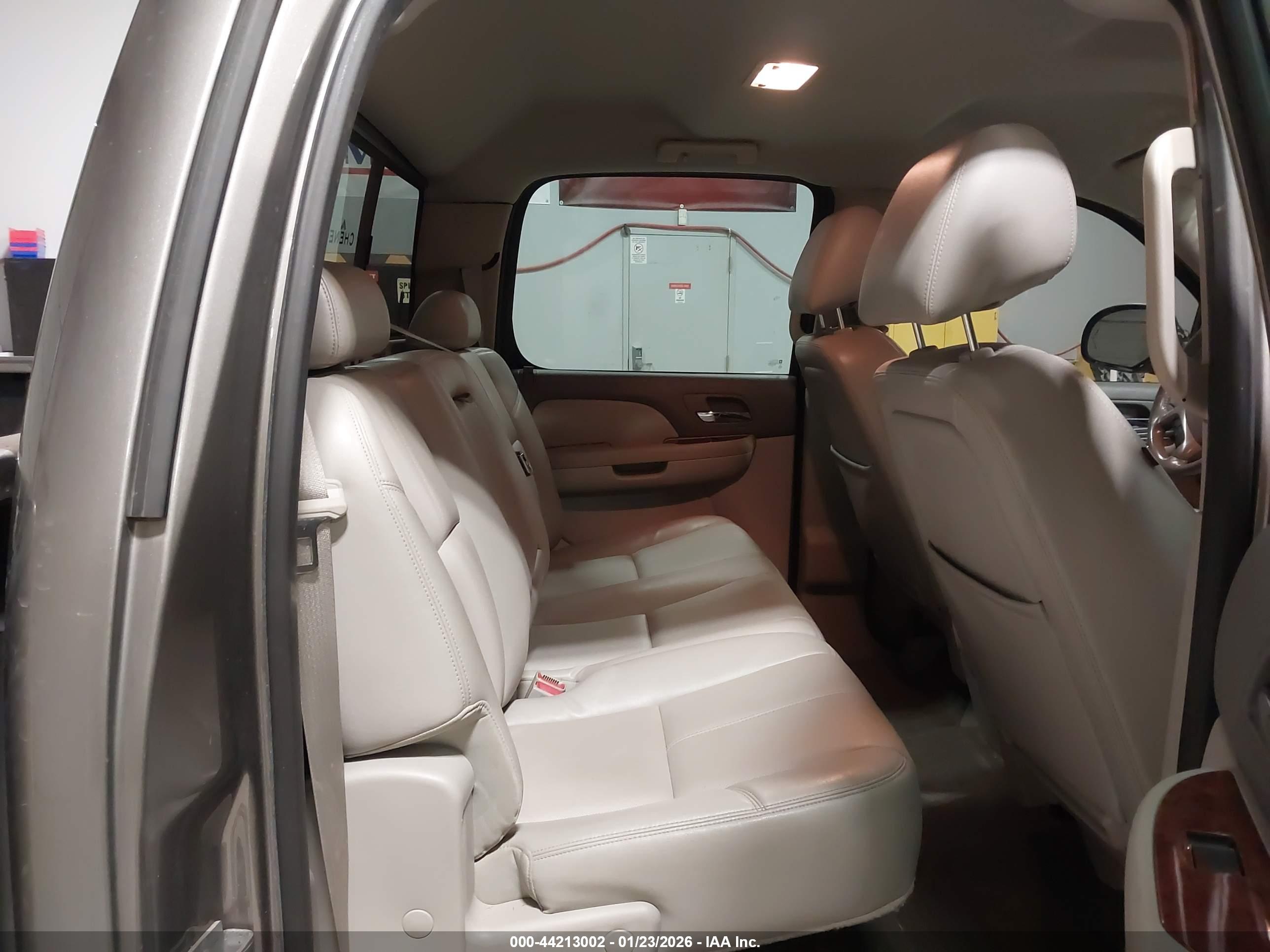 CHEVROLET SILVERADO image 8
